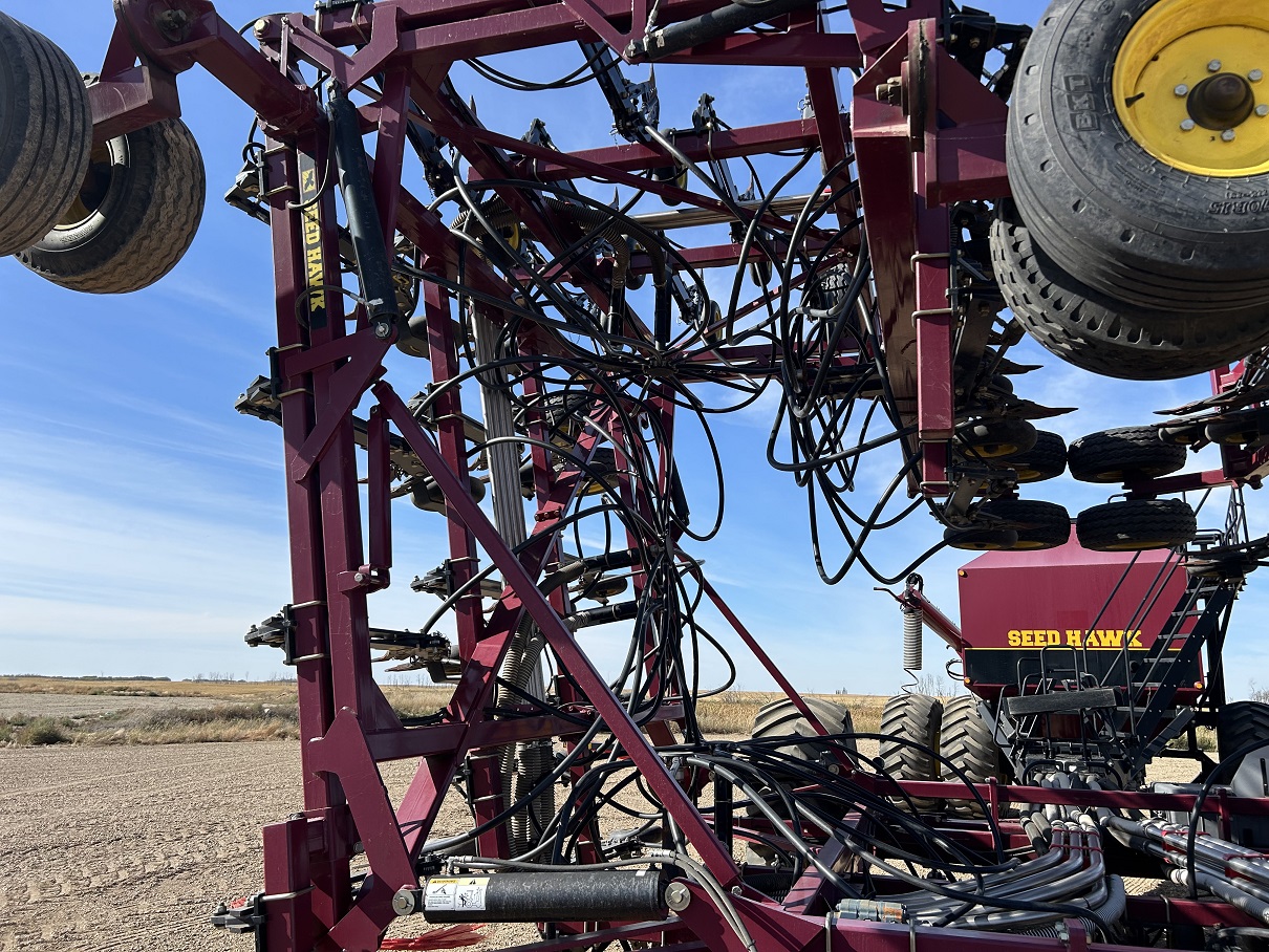 2013 Seed Hawk 7212 Air Drill & 800 Air Tank/Cart Air Drill