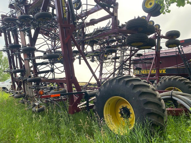 2013 Seed Hawk 7212 Air Drill & 800 Air Tank/Cart Air Drill