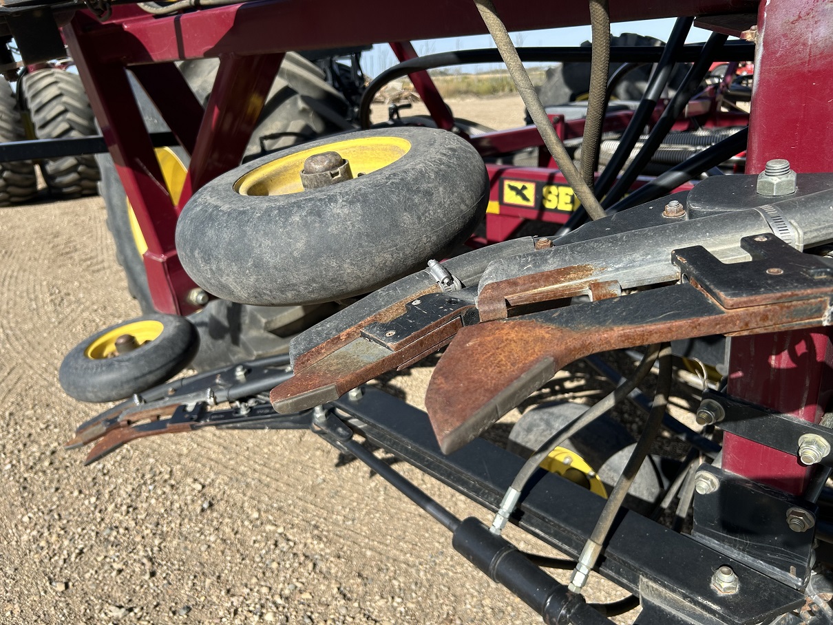 2013 Seed Hawk 7212 Air Drill & 800 Air Tank/Cart Air Drill