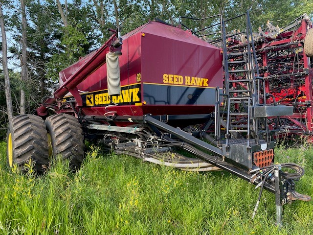 2013 Seed Hawk 7212 Air Drill & 800 Air Tank/Cart Air Drill