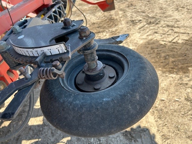 2013 Bourgault 3320-76-12 Air Drill