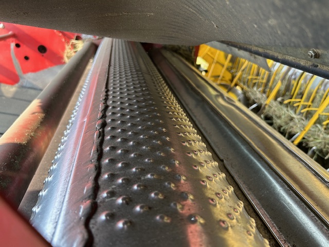 2015 New Holland Rollbelt 560 Baler/Round