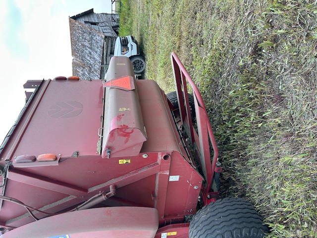 2015 New Holland Rollbelt 560 Baler/Round