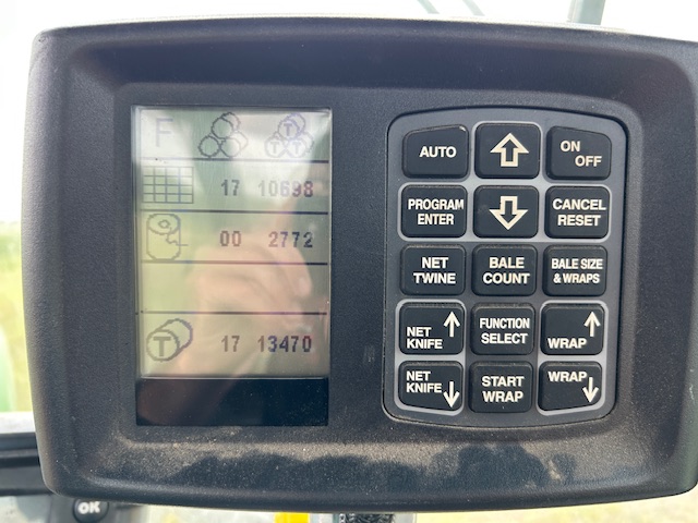 2015 New Holland Rollbelt 560 Baler/Round