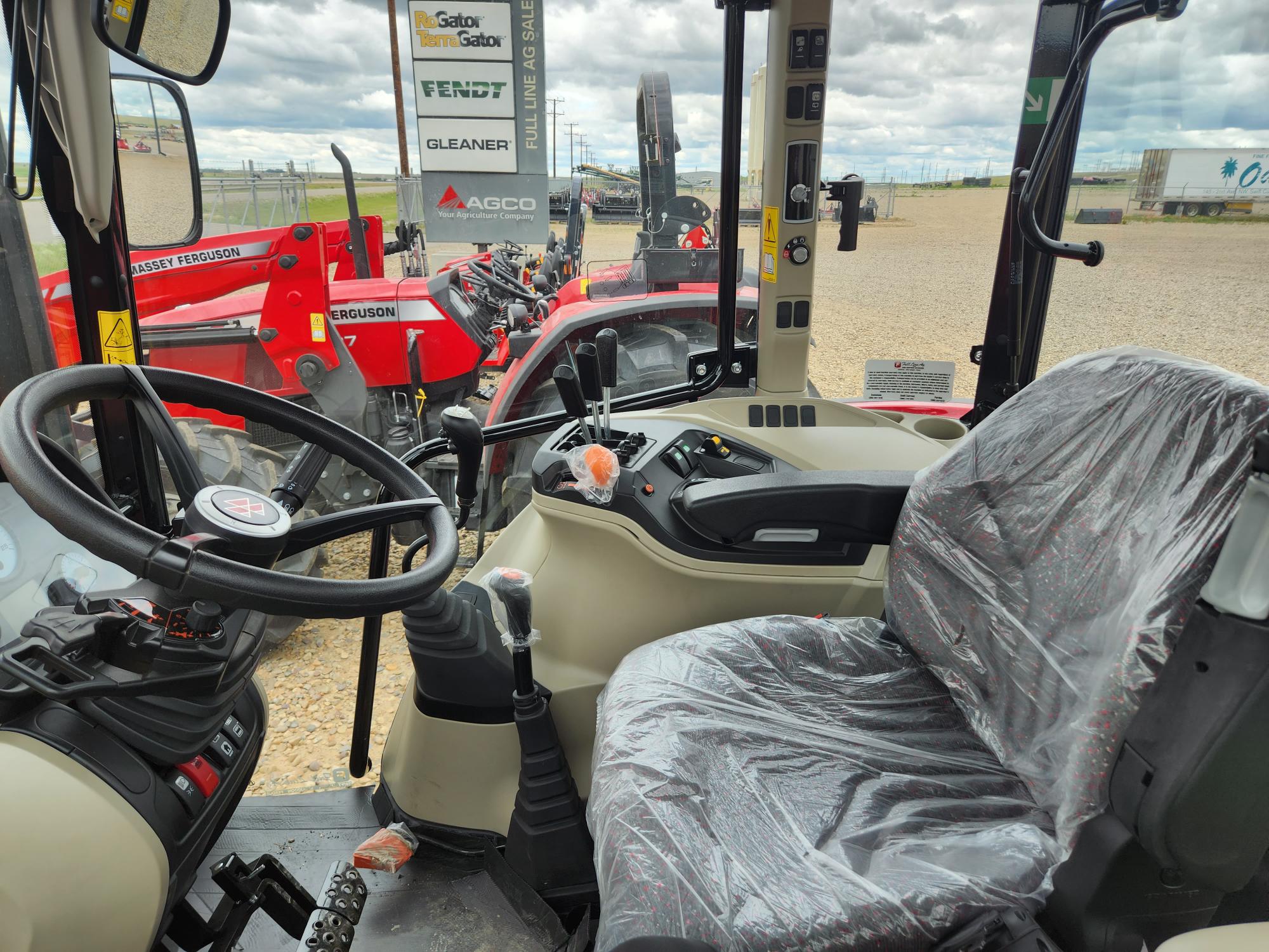 2022 Massey Ferguson 4707 Tractor