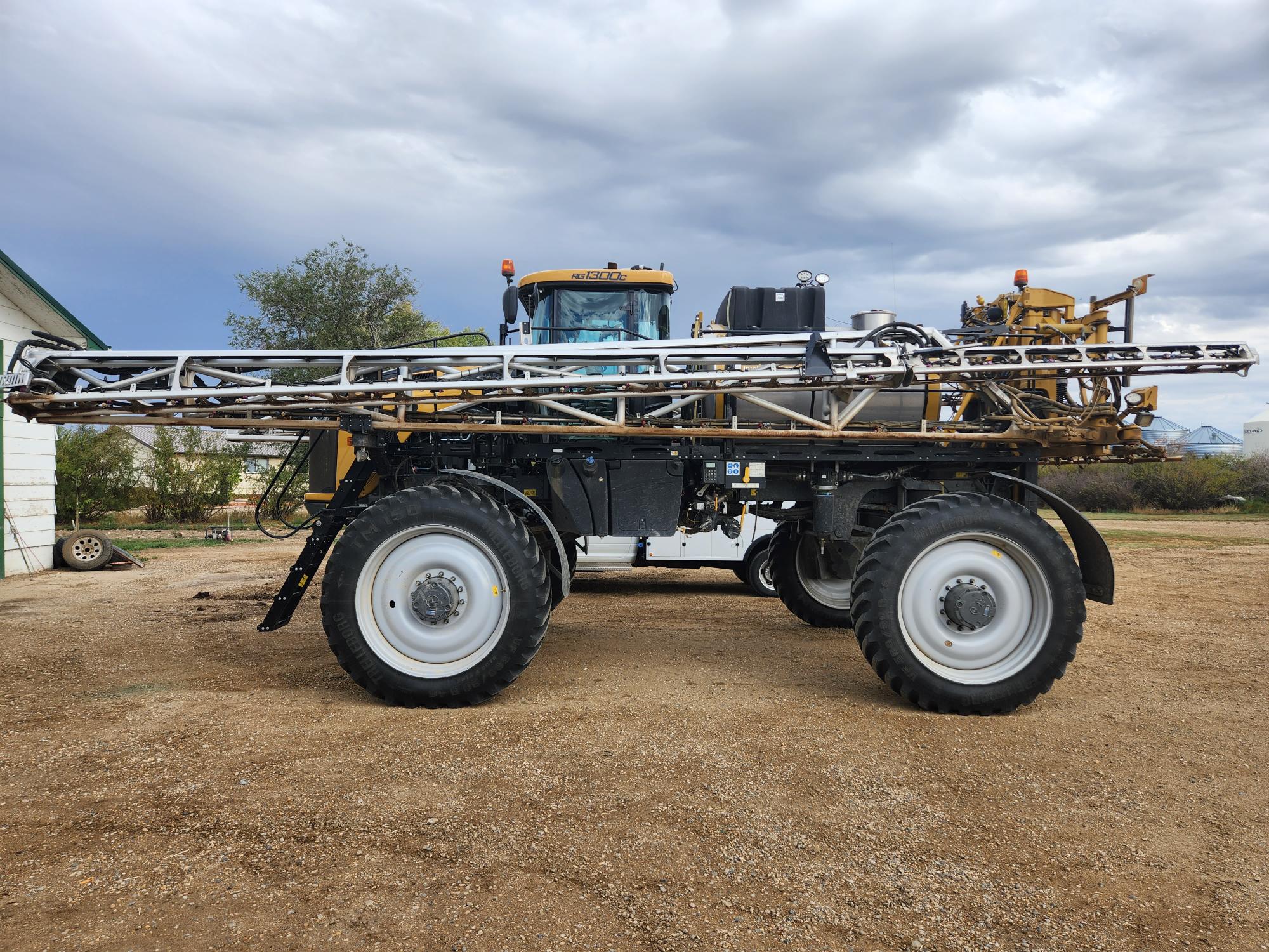 2020 RoGator RG1300C Sprayer/High Clearance