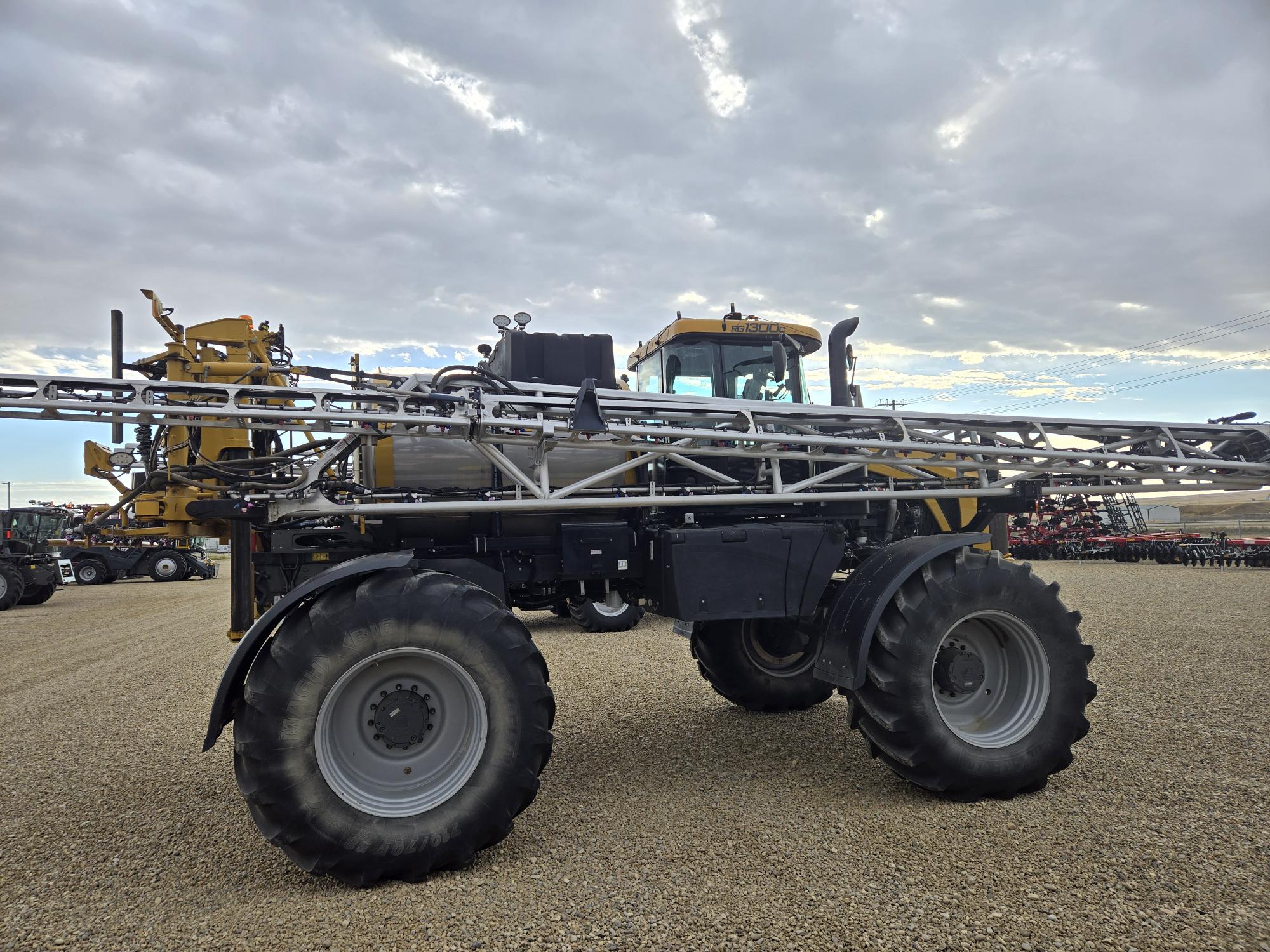 2020 RoGator RG1300C Sprayer/High Clearance