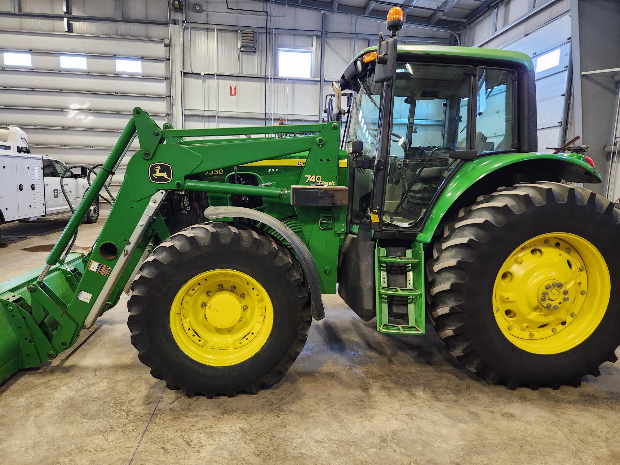 2008 John Deere 7330 Cab Tractor