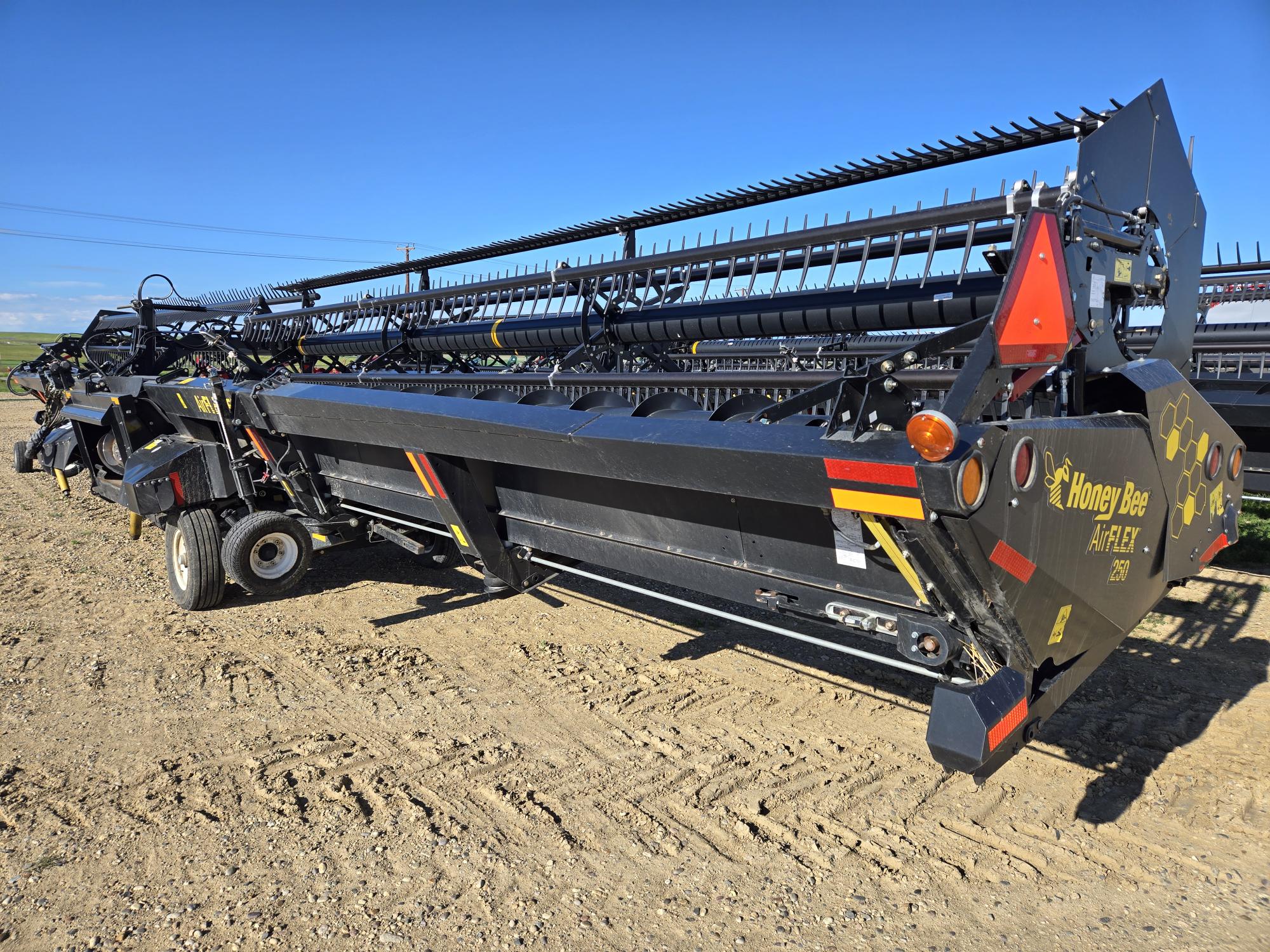 2019 Honey Bee 250 AirFlex Header Combine