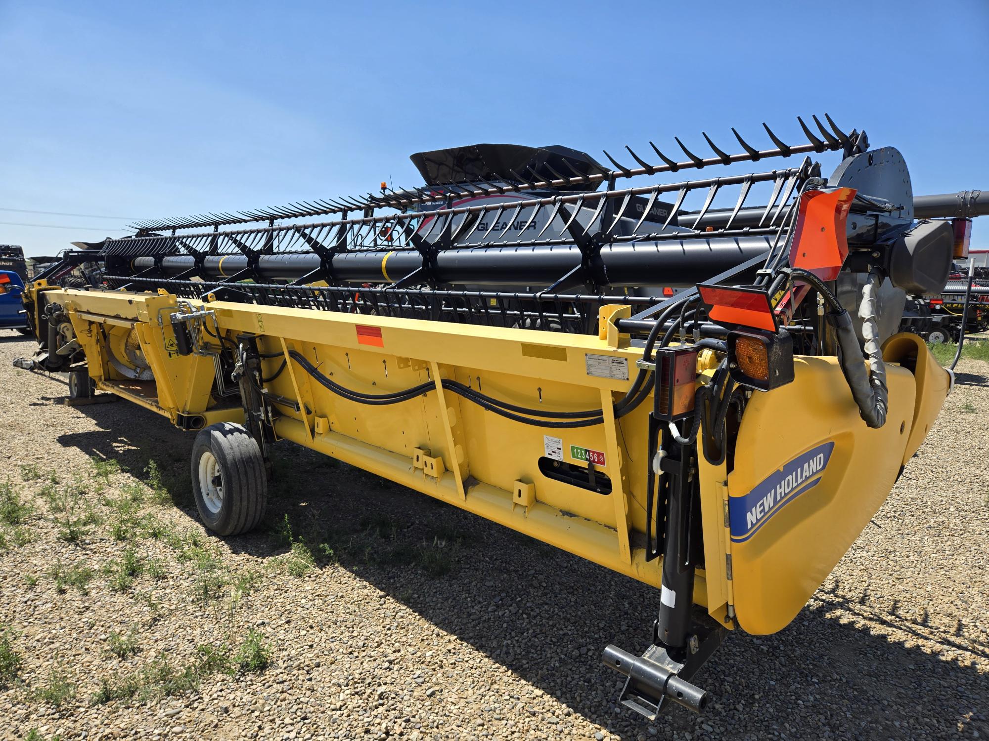 2015 New Holland 880CF-35 Header Combine