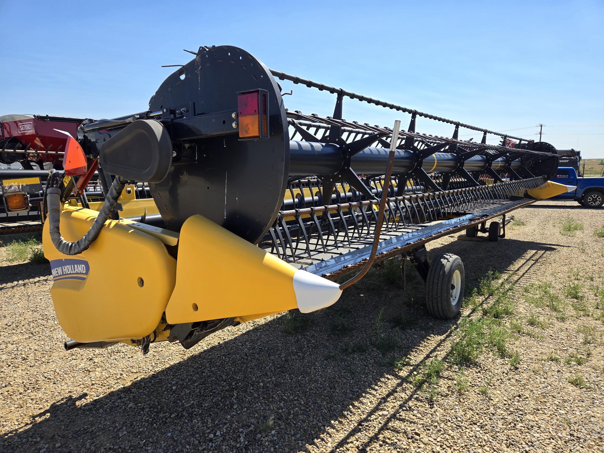 2015 New Holland 880CF-35 Header Combine