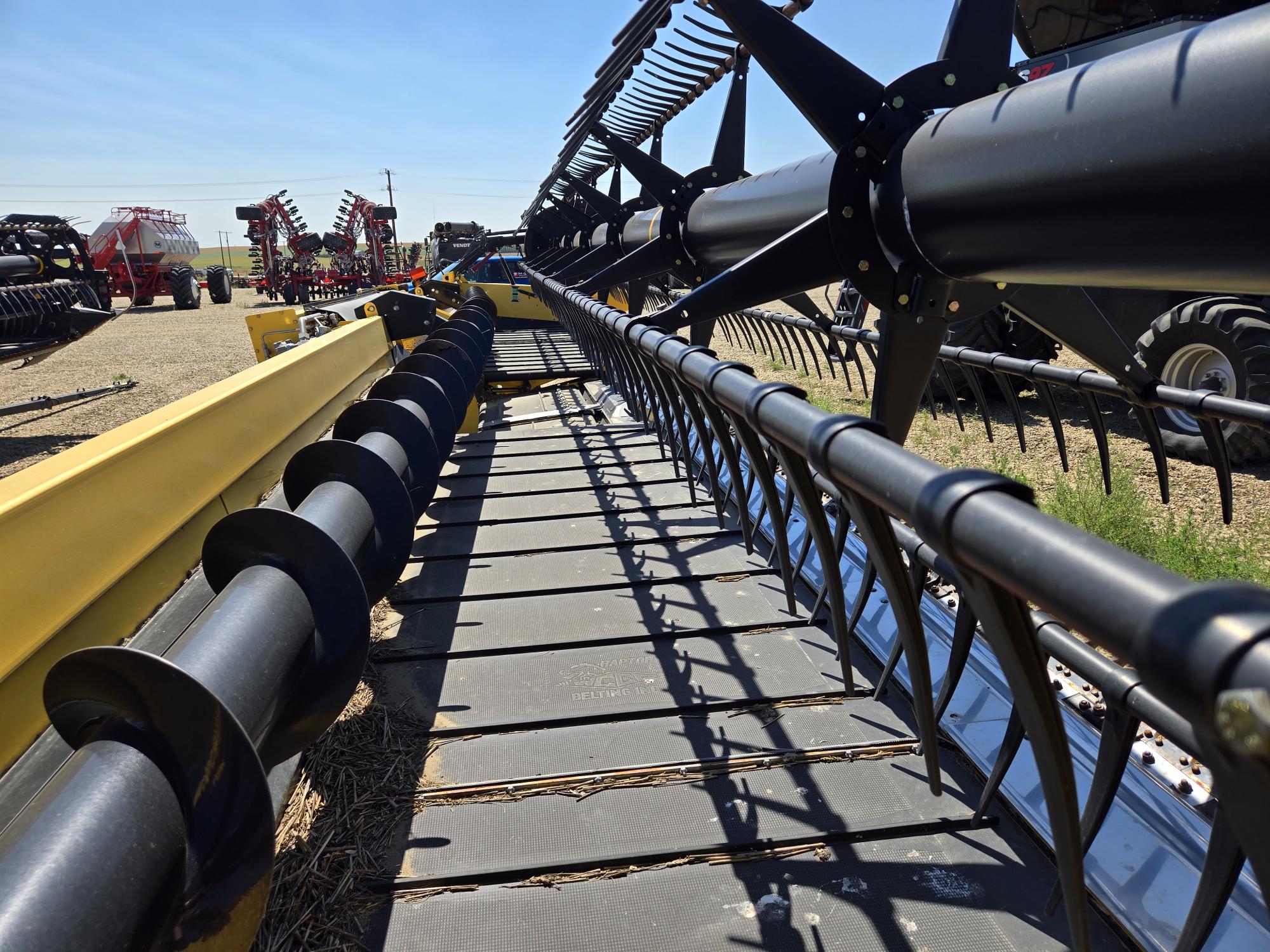 2015 New Holland 880CF-35 Header Combine