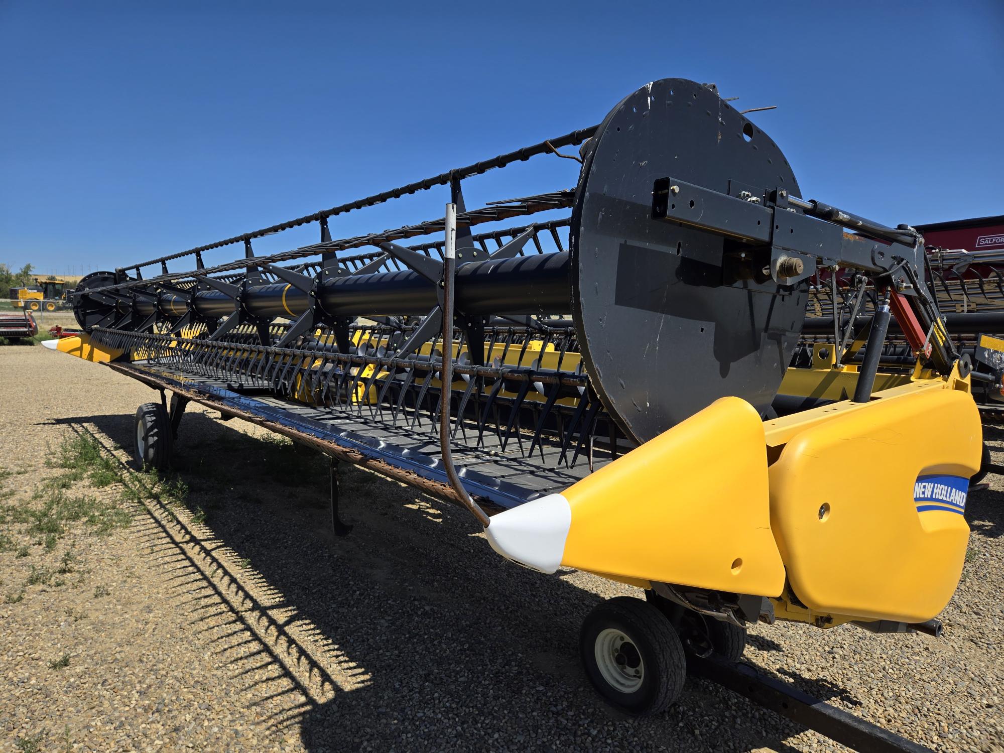 2015 New Holland 880CF-35 Header Combine