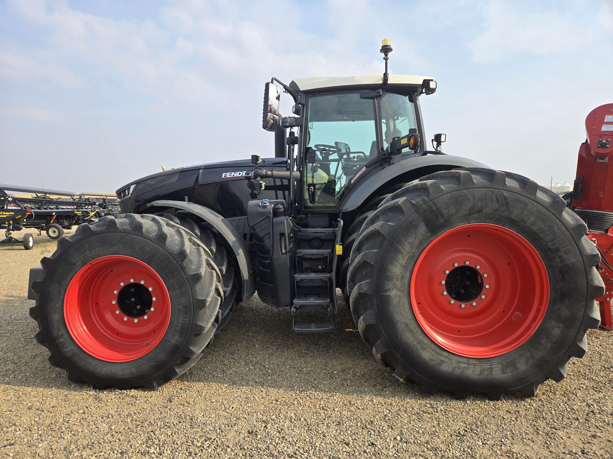 2017 Fendt 1038 Tractor