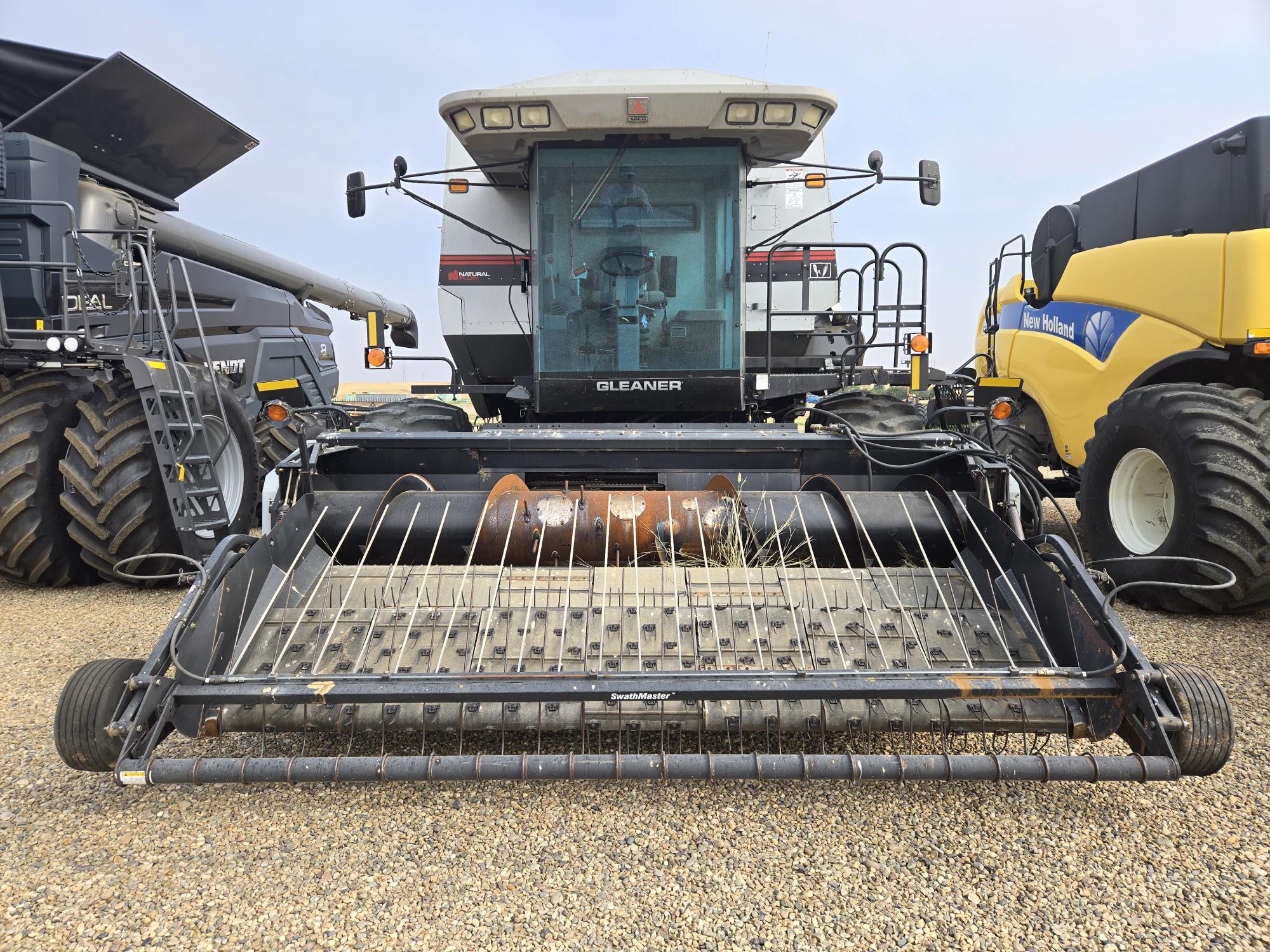 2002 AGCO Gleaner R72 Combine