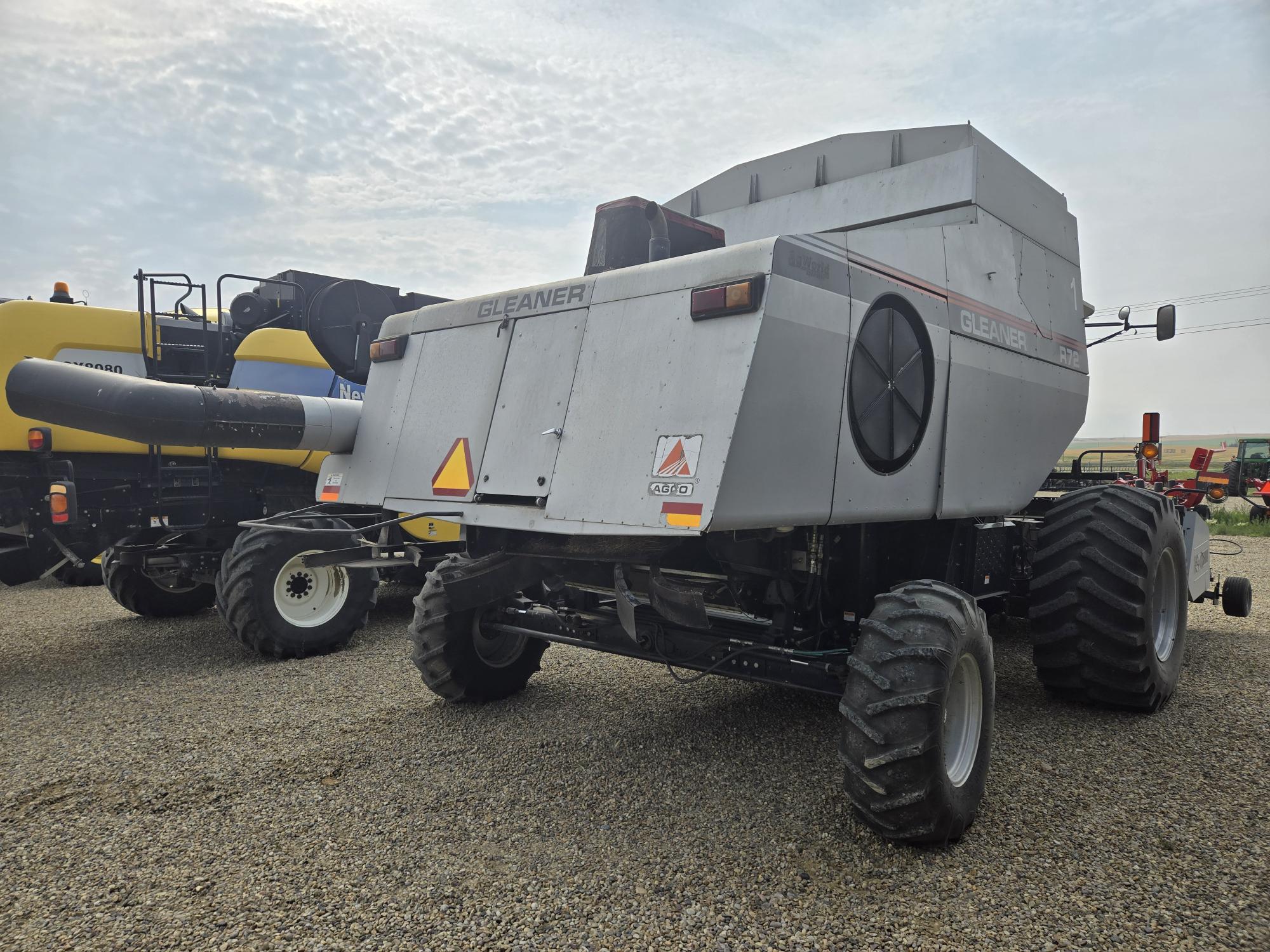 2002 AGCO Gleaner R72 Combine