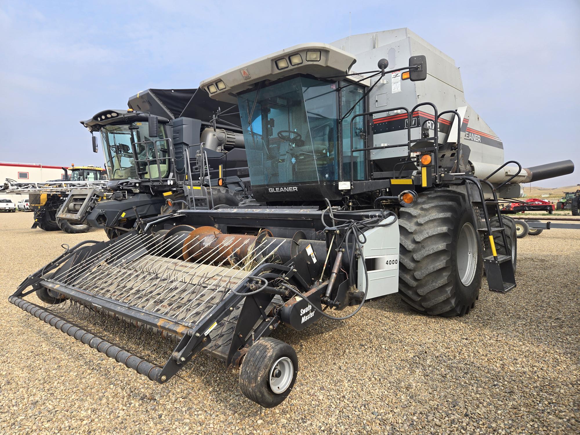 2002 AGCO Gleaner R72 Combine