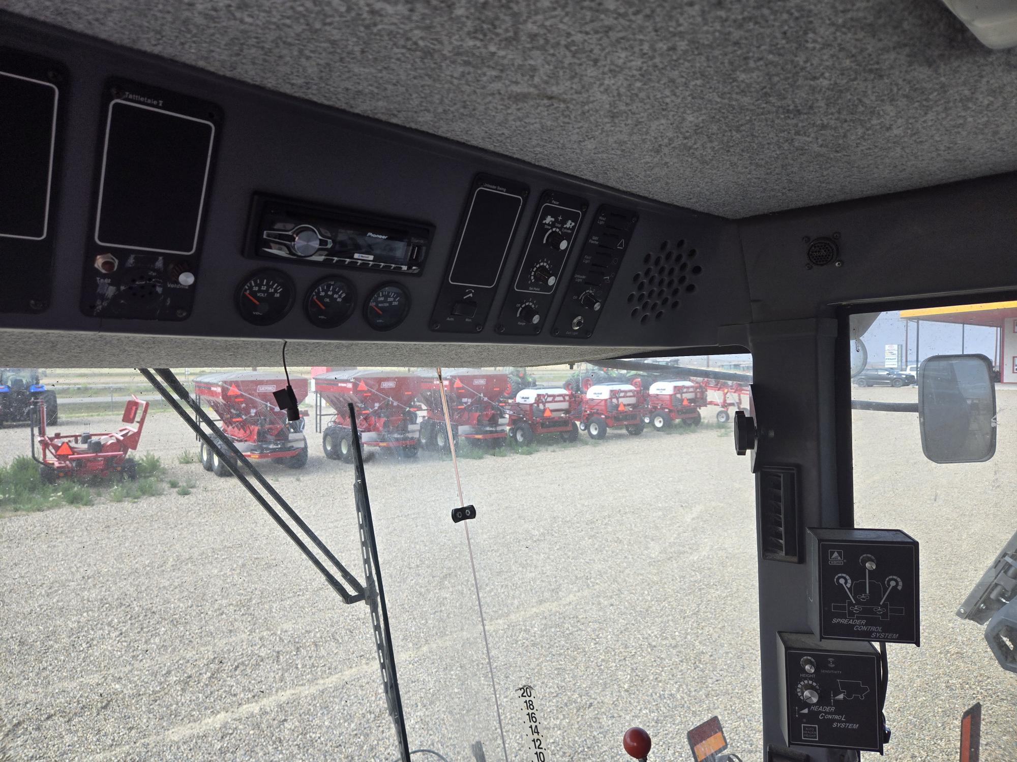 2002 AGCO Gleaner R72 Combine