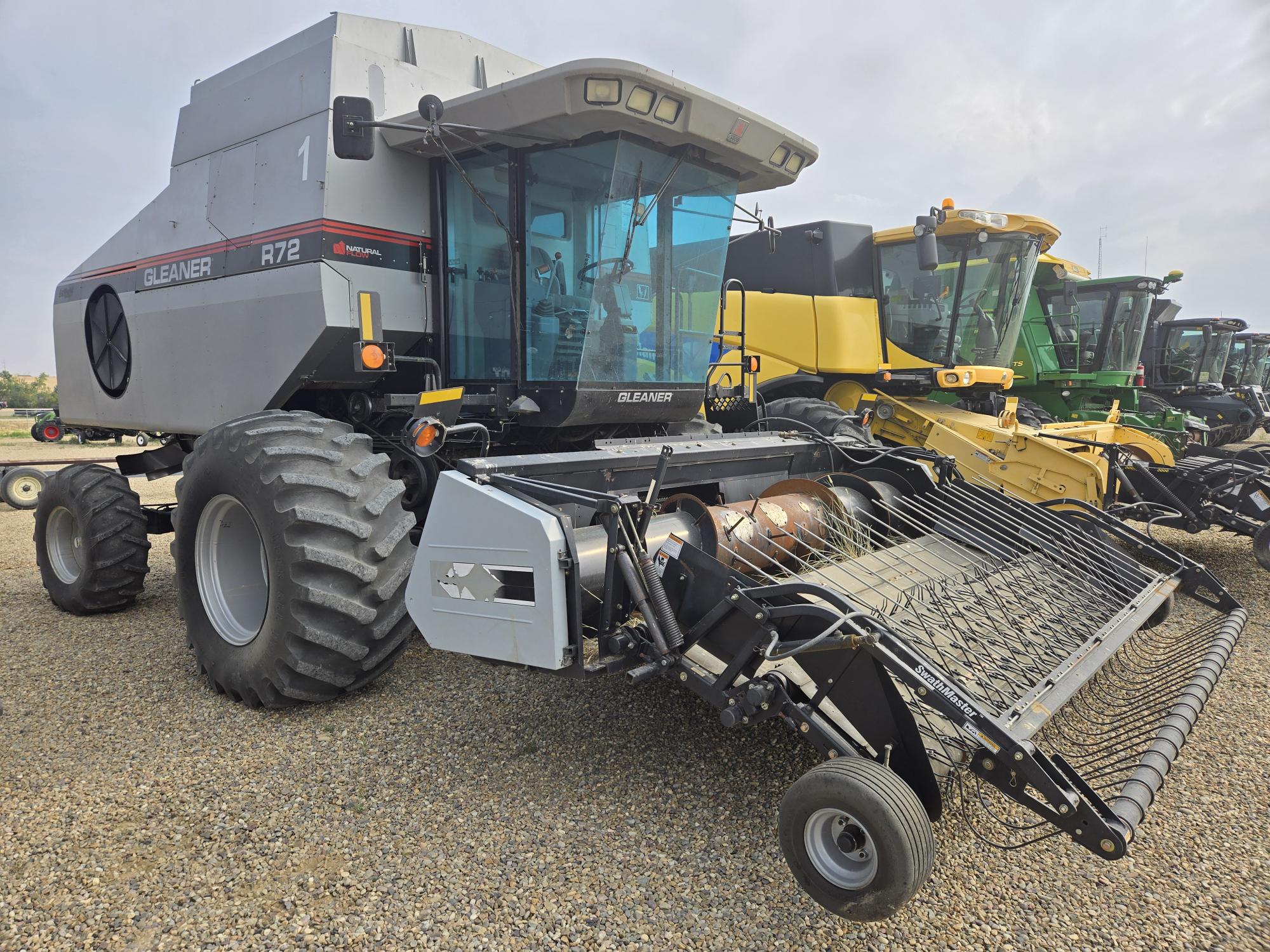 2002 AGCO Gleaner R72 Combine