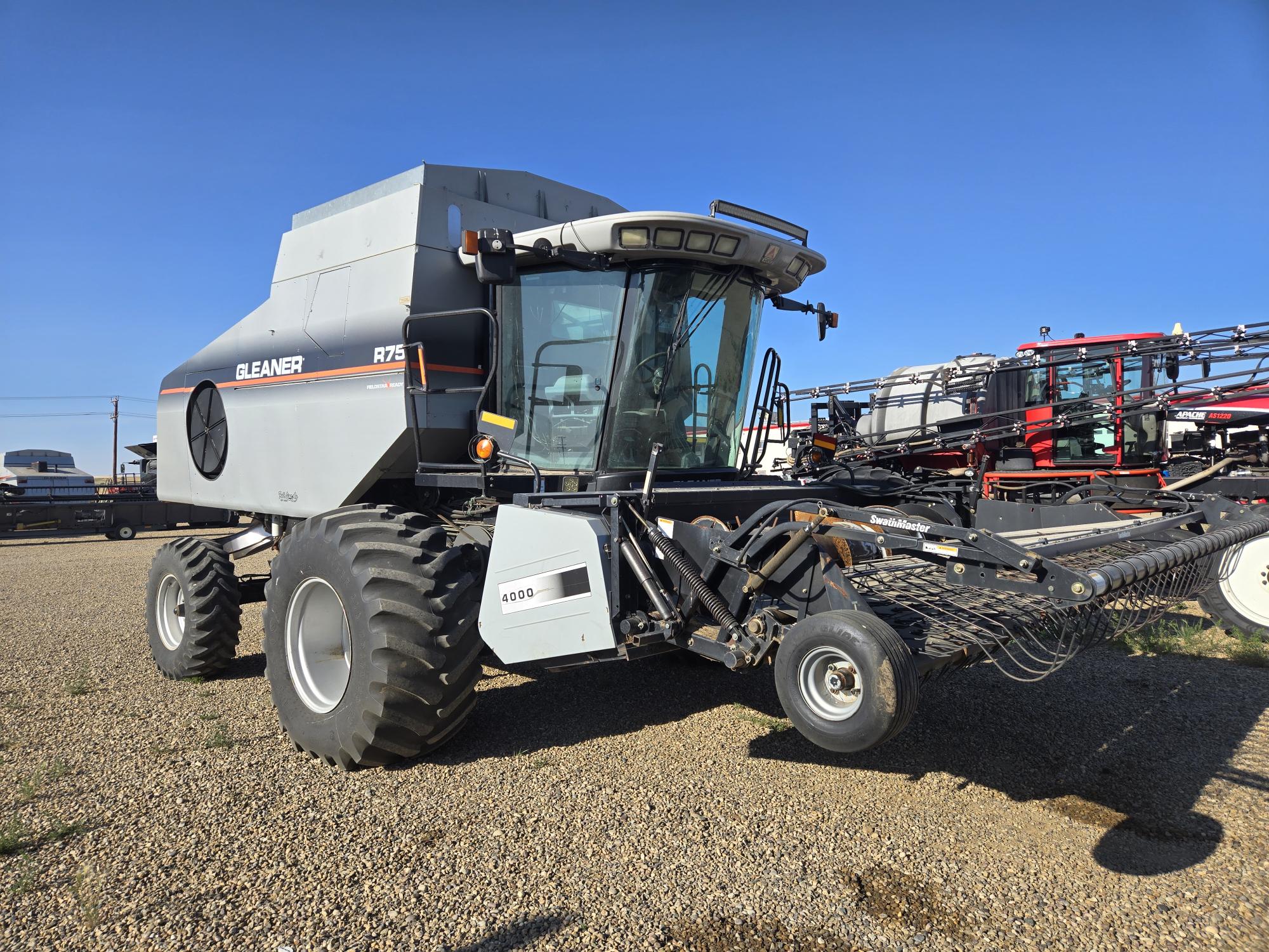 2004 AGCO Gleaner R75 Combine