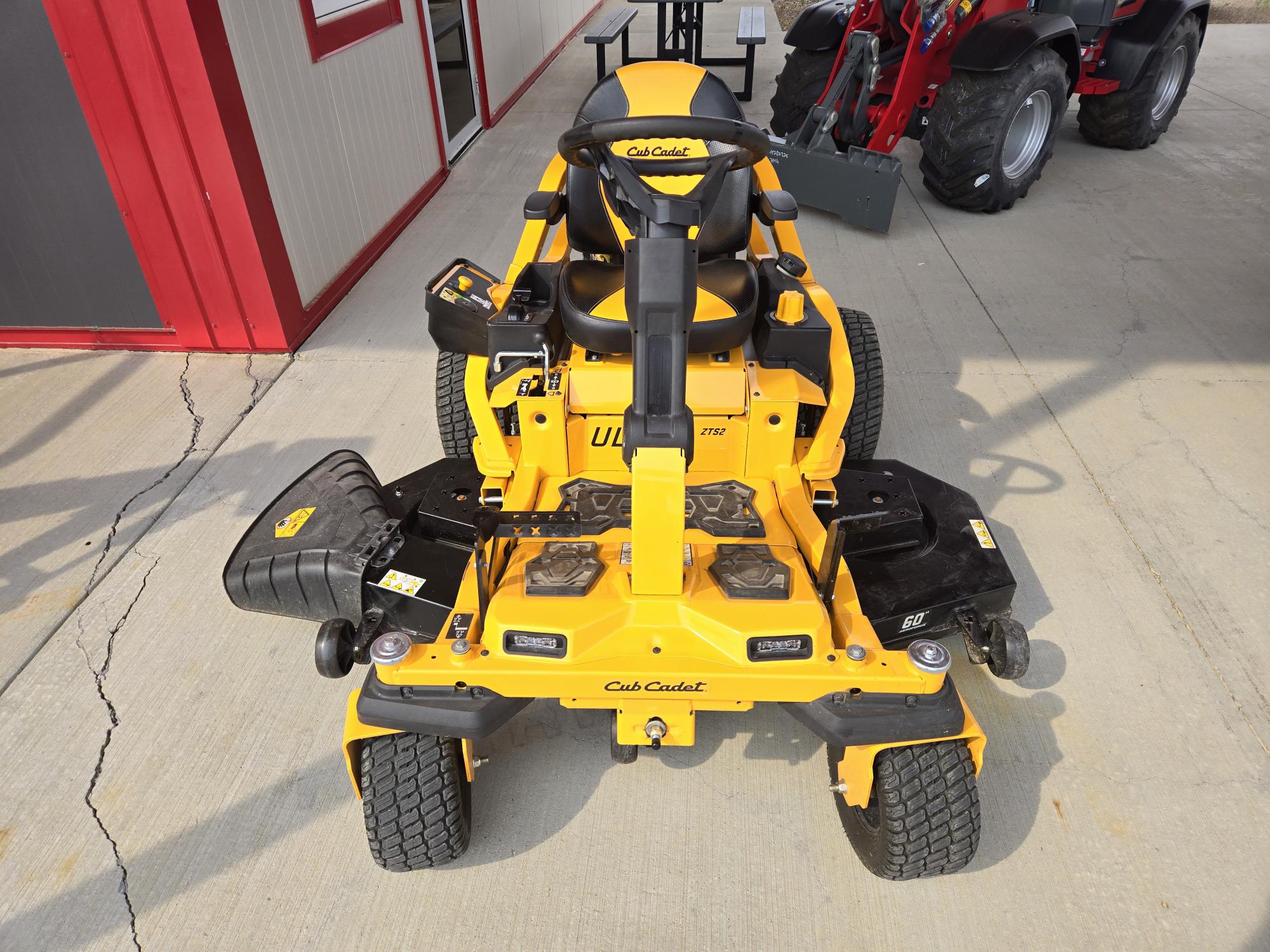 2022 Cub Cadet ZTS2 60 Mower/Zero Turn