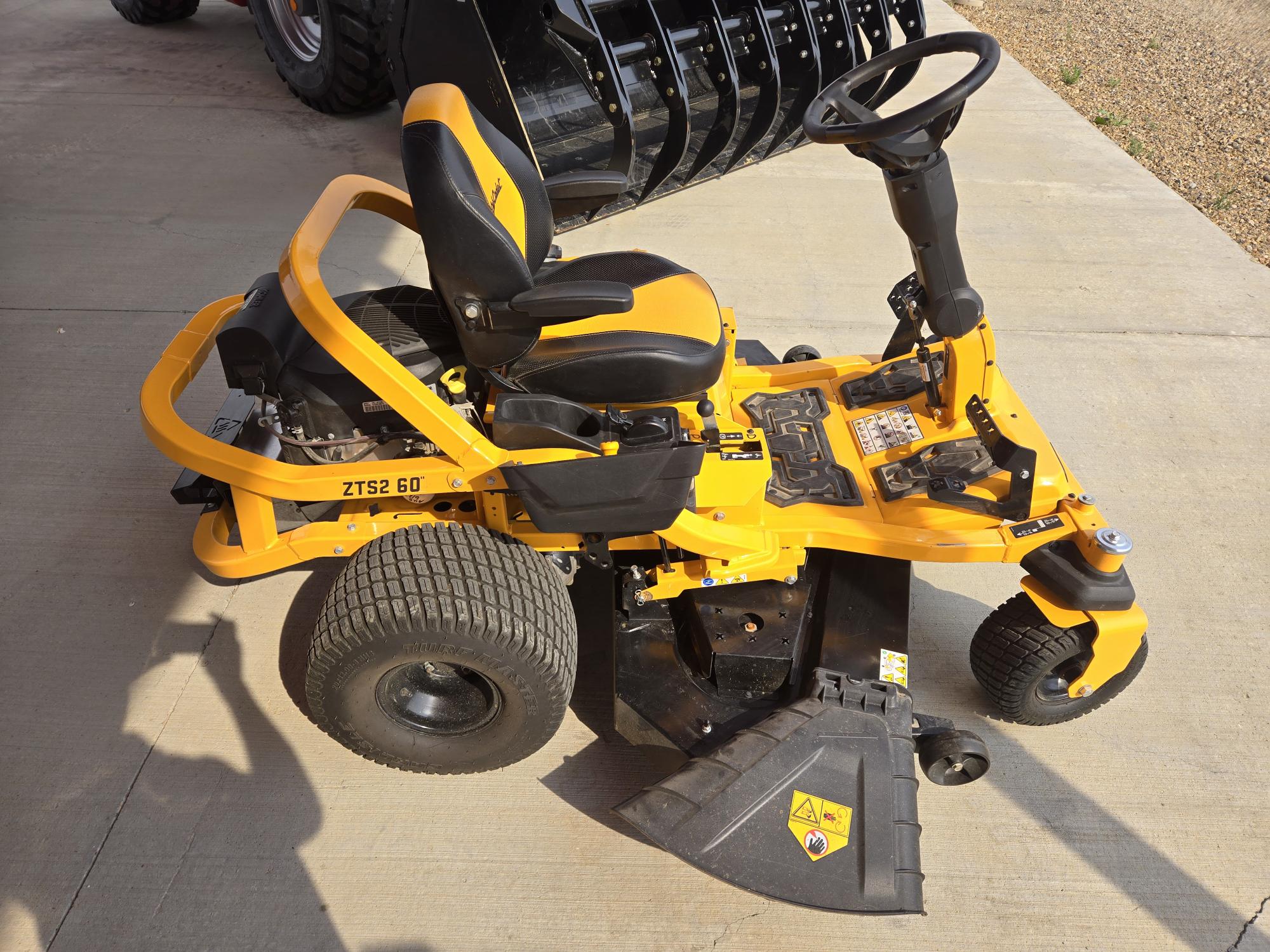 2022 Cub Cadet ZTS2 60 Mower/Zero Turn