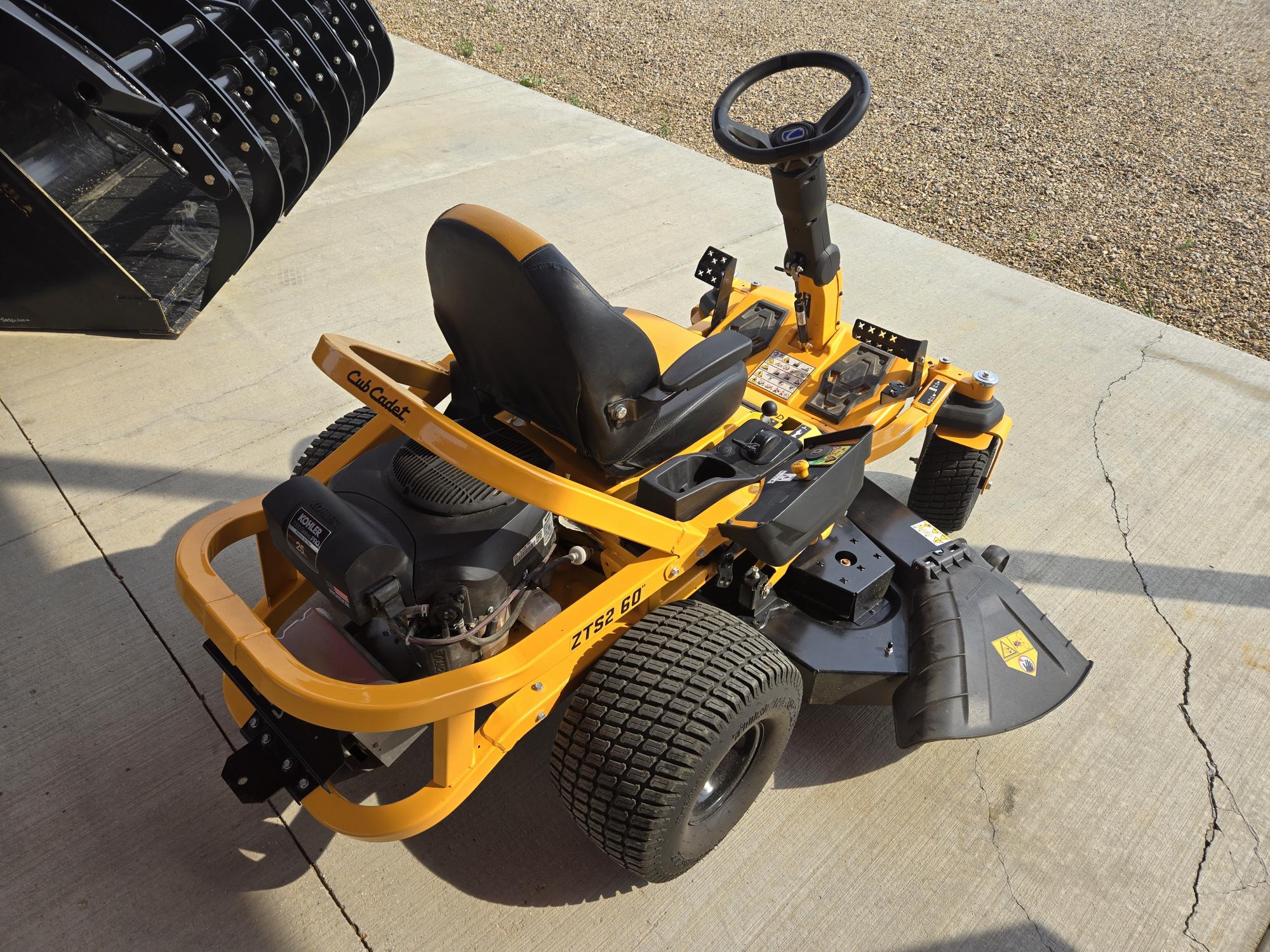 2022 Cub Cadet ZTS2 60 Mower/Zero Turn