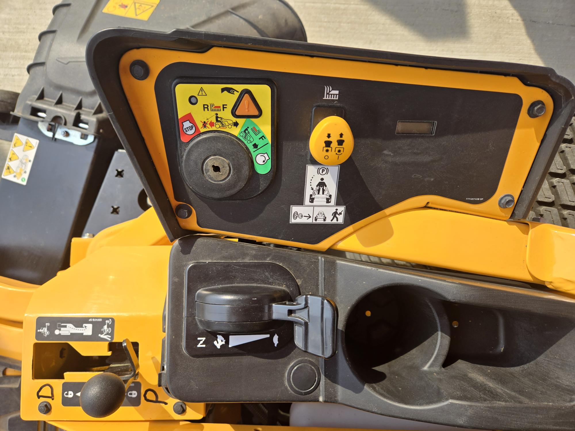 2022 Cub Cadet ZTS2 60 Mower/Zero Turn