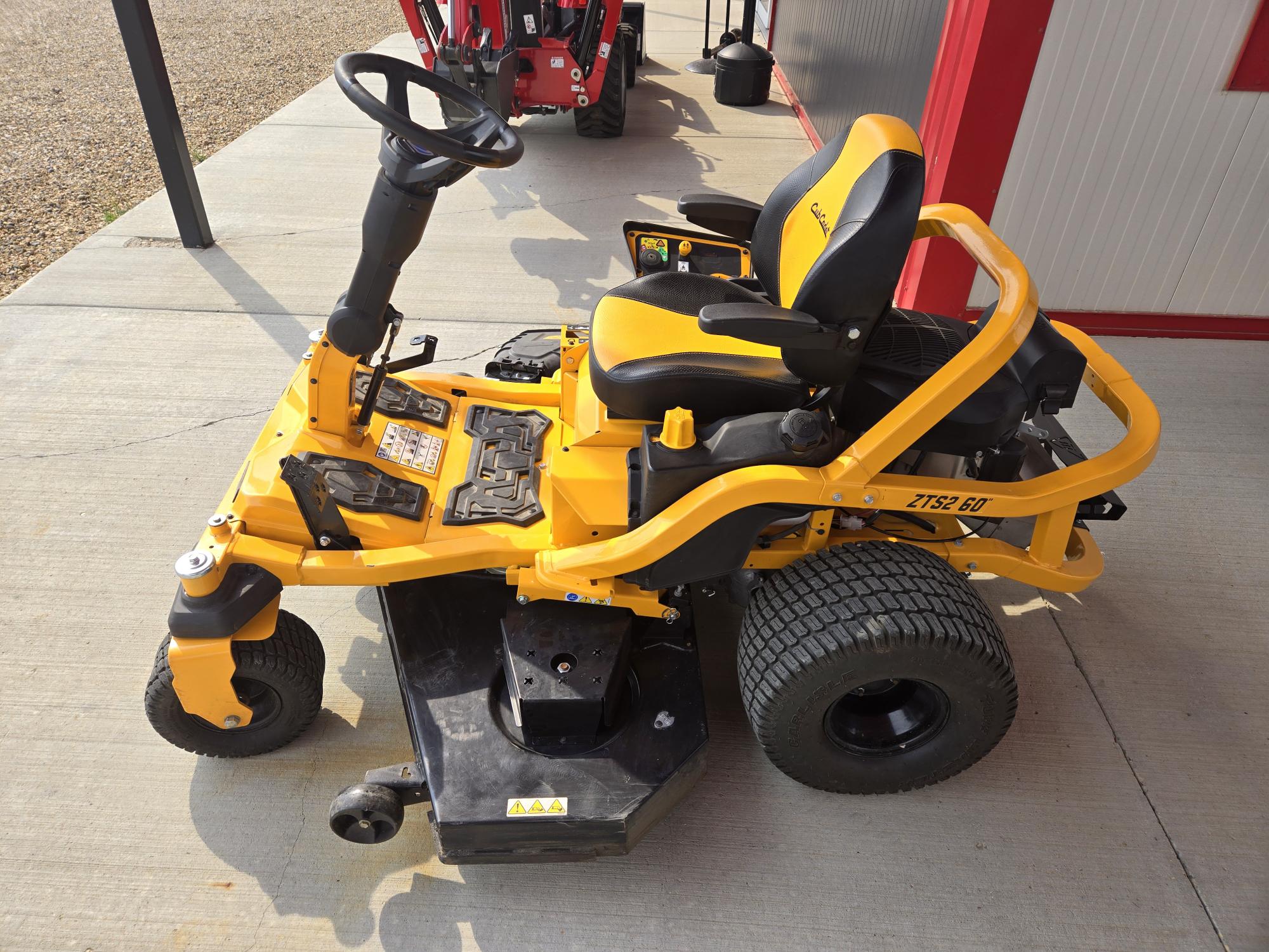 2022 Cub Cadet ZTS2 60 Mower/Zero Turn