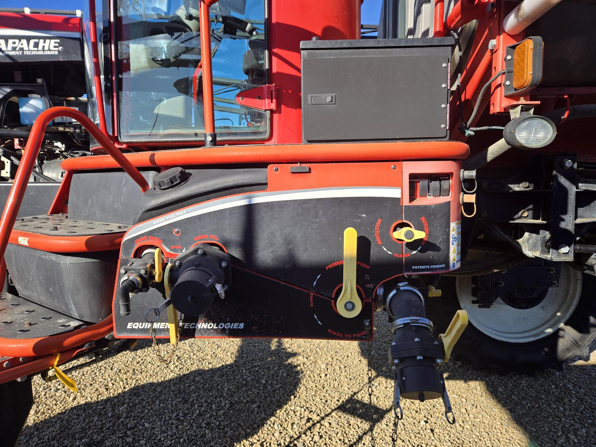 2012 Apache AS1220 Sprayer/High Clearance