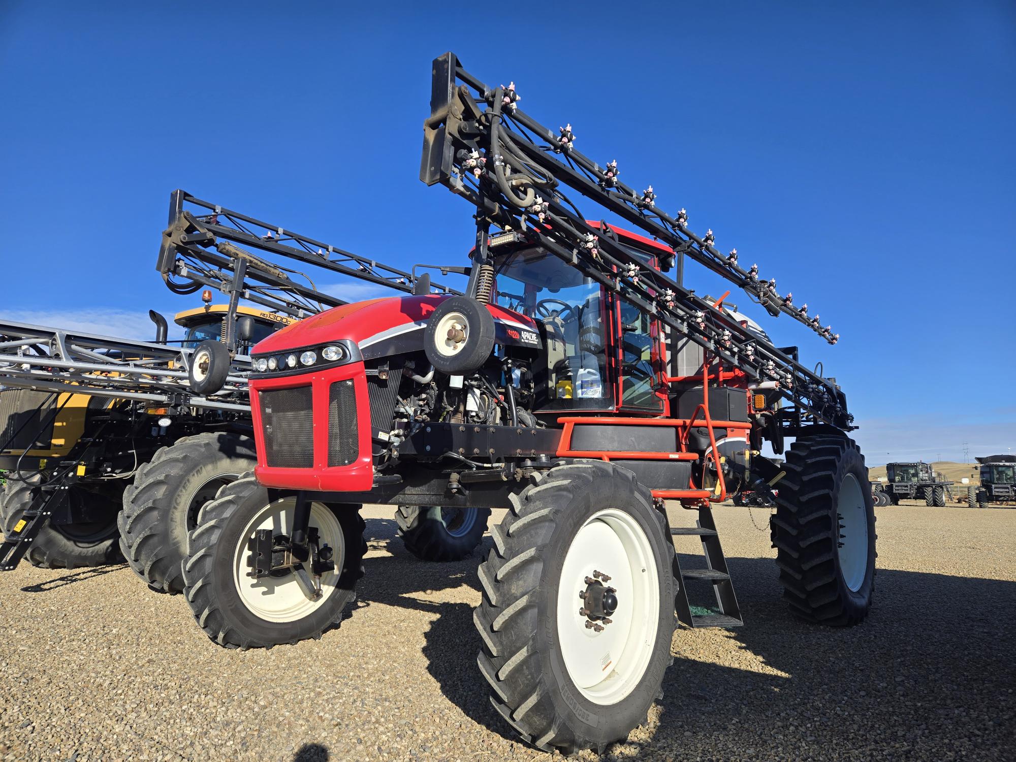 2012 Apache AS1220 Sprayer/High Clearance