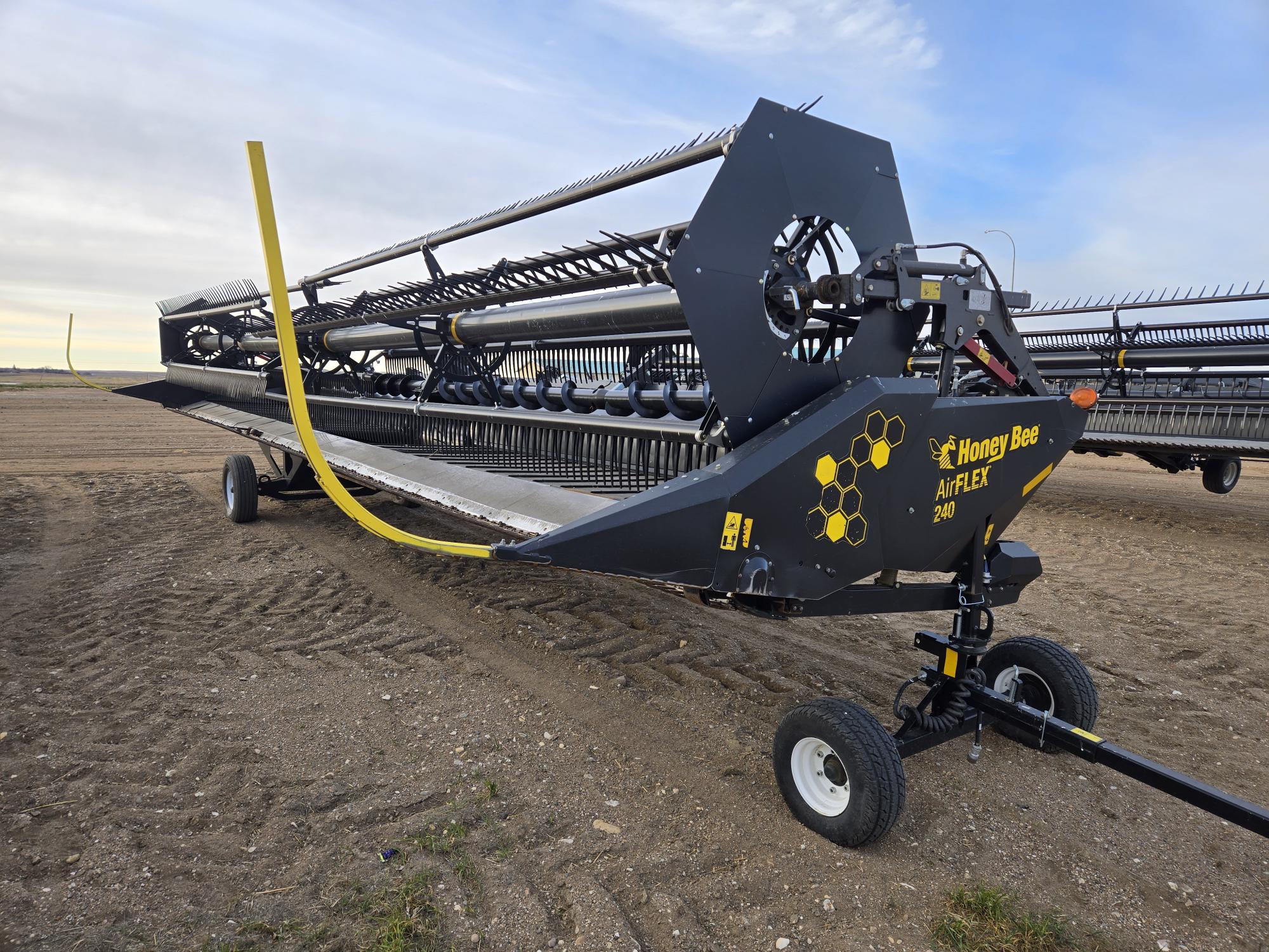 2022 Honey Bee 240 AirFlex Header Combine