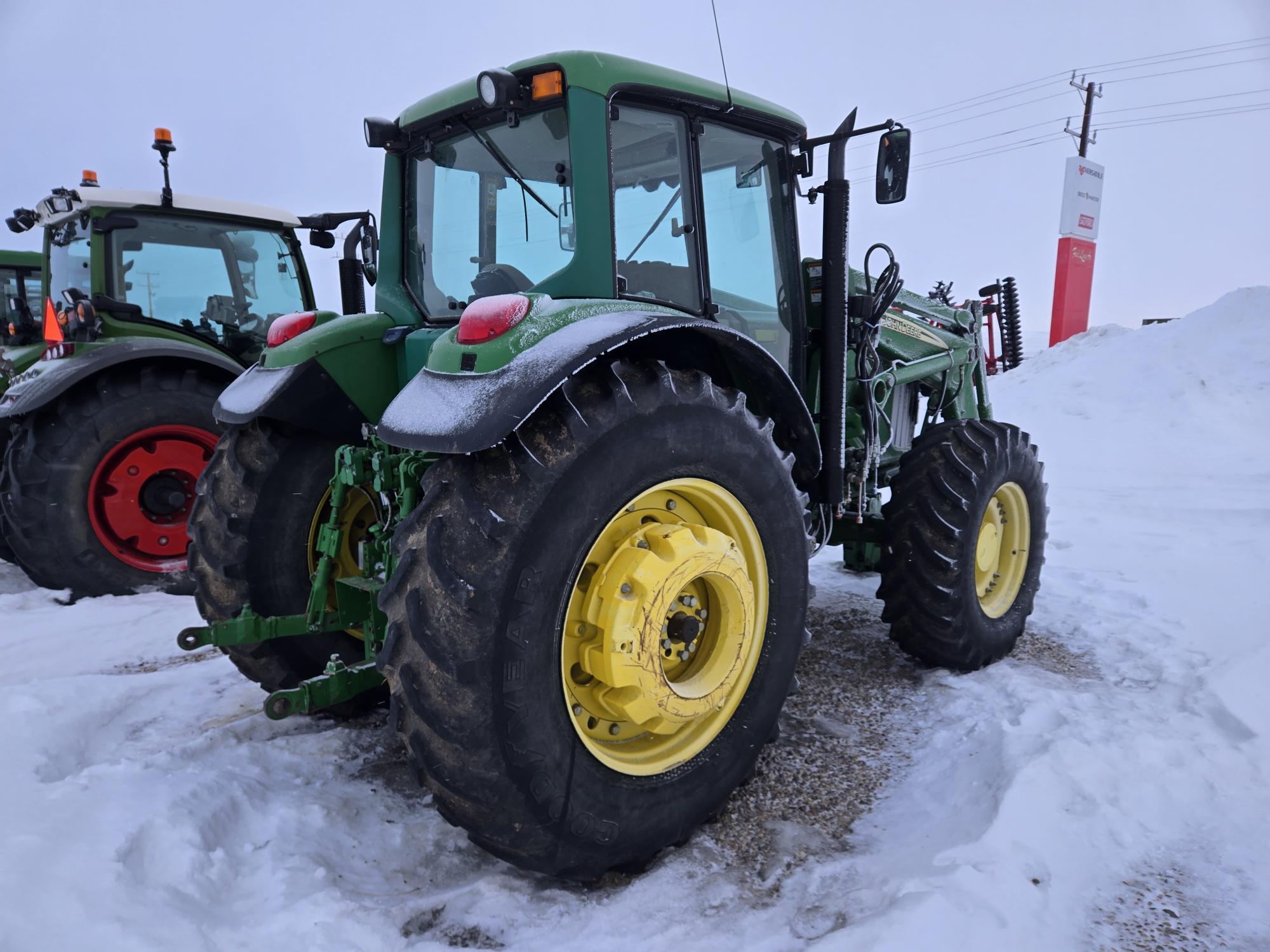 2003 John Deere 7220 Cab Tractor