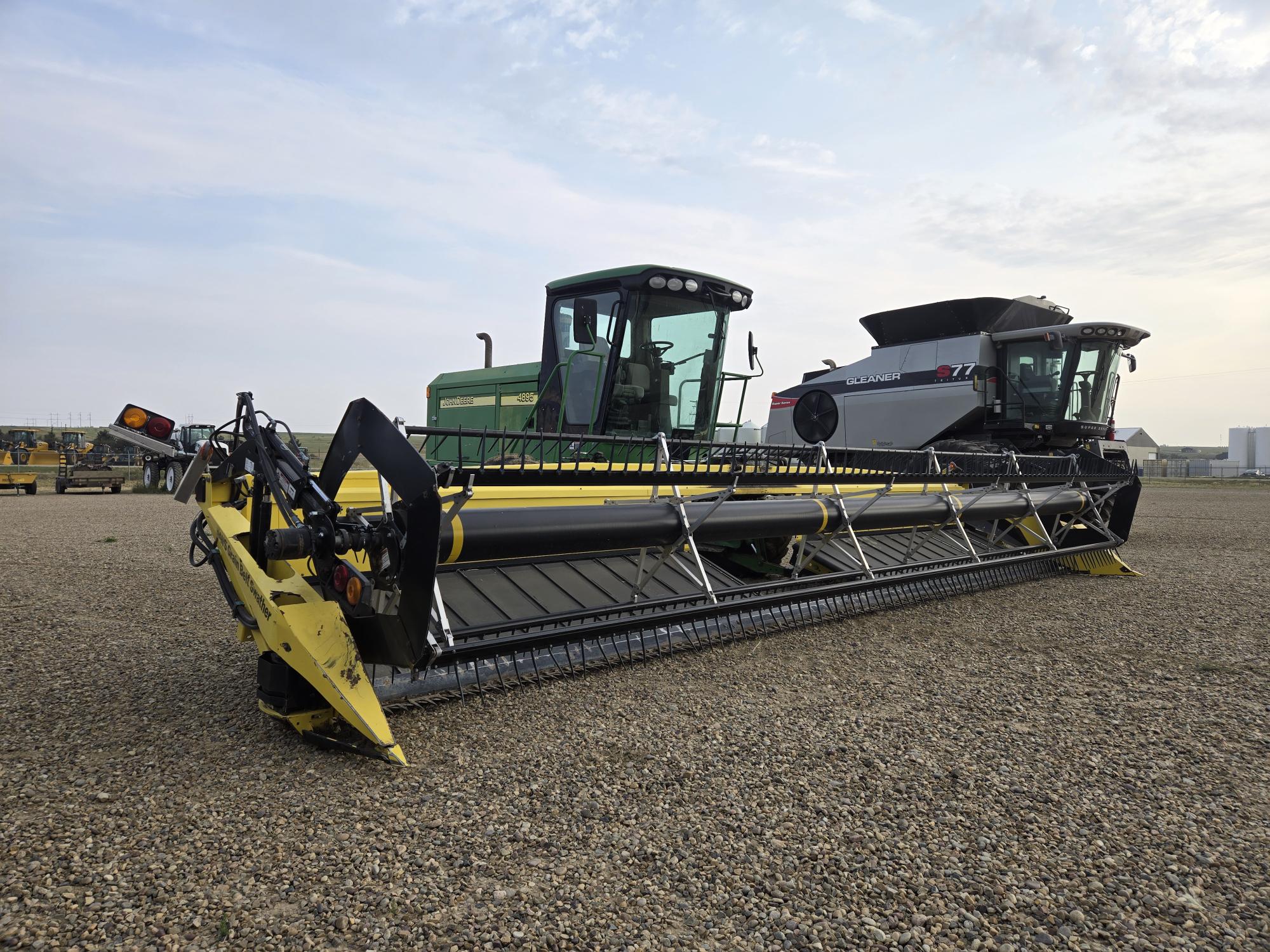 2006 John Deere 4895 Windrower