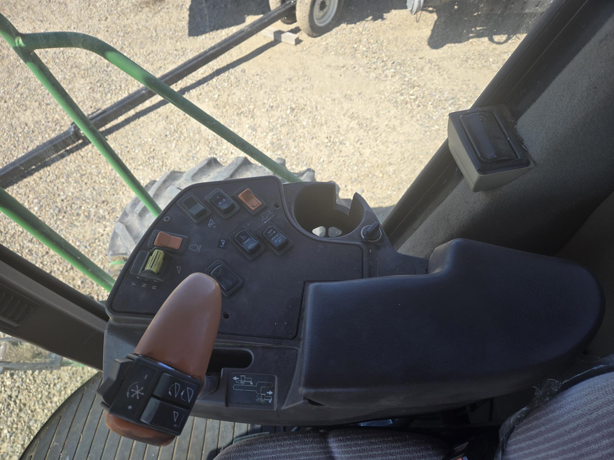 2006 John Deere 4895 Windrower