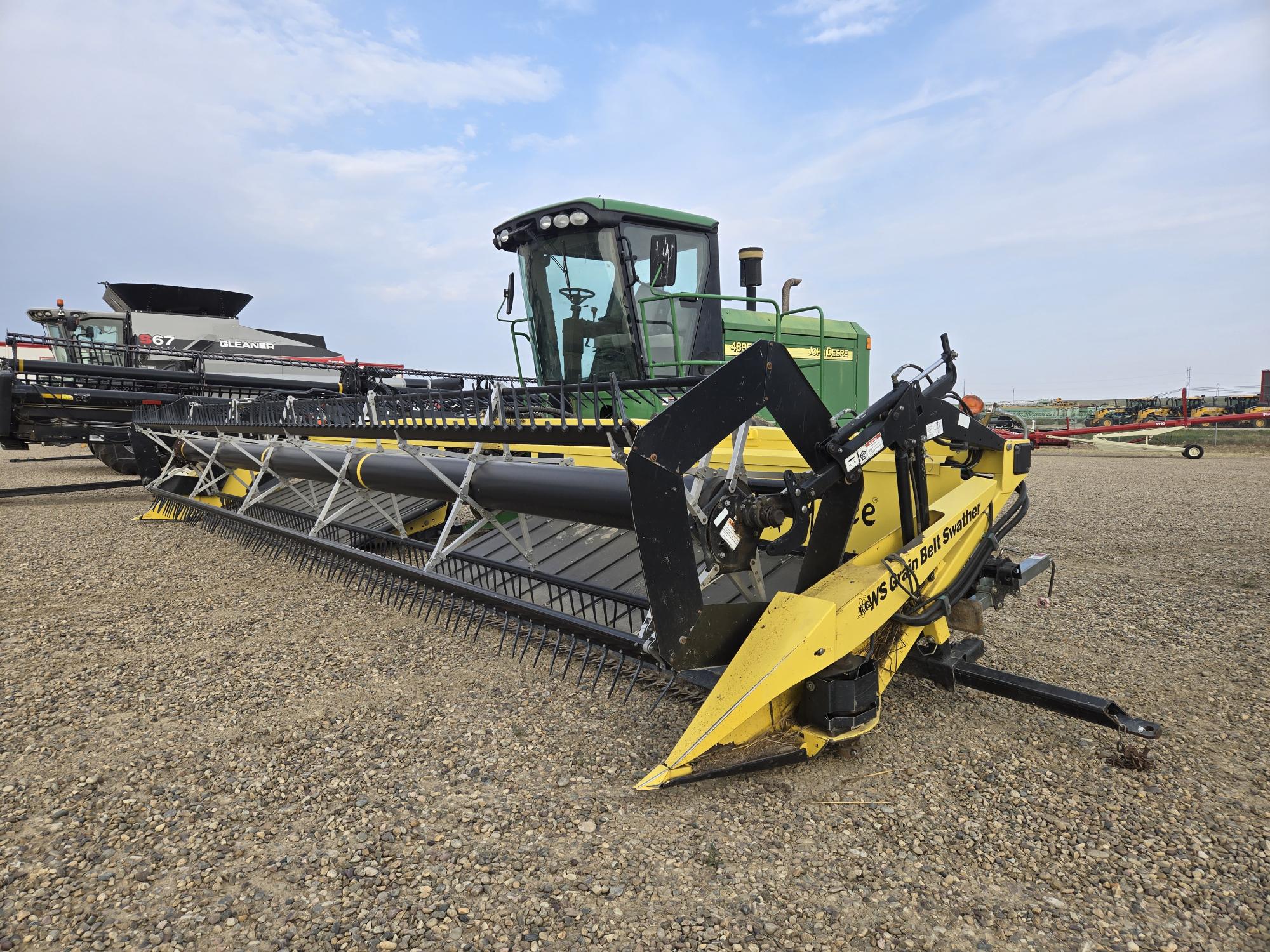 2006 John Deere 4895 Windrower