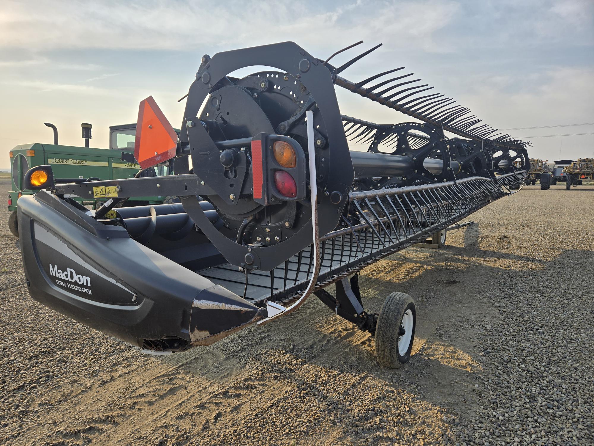 2016 MacDon FD75-35 Header Combine