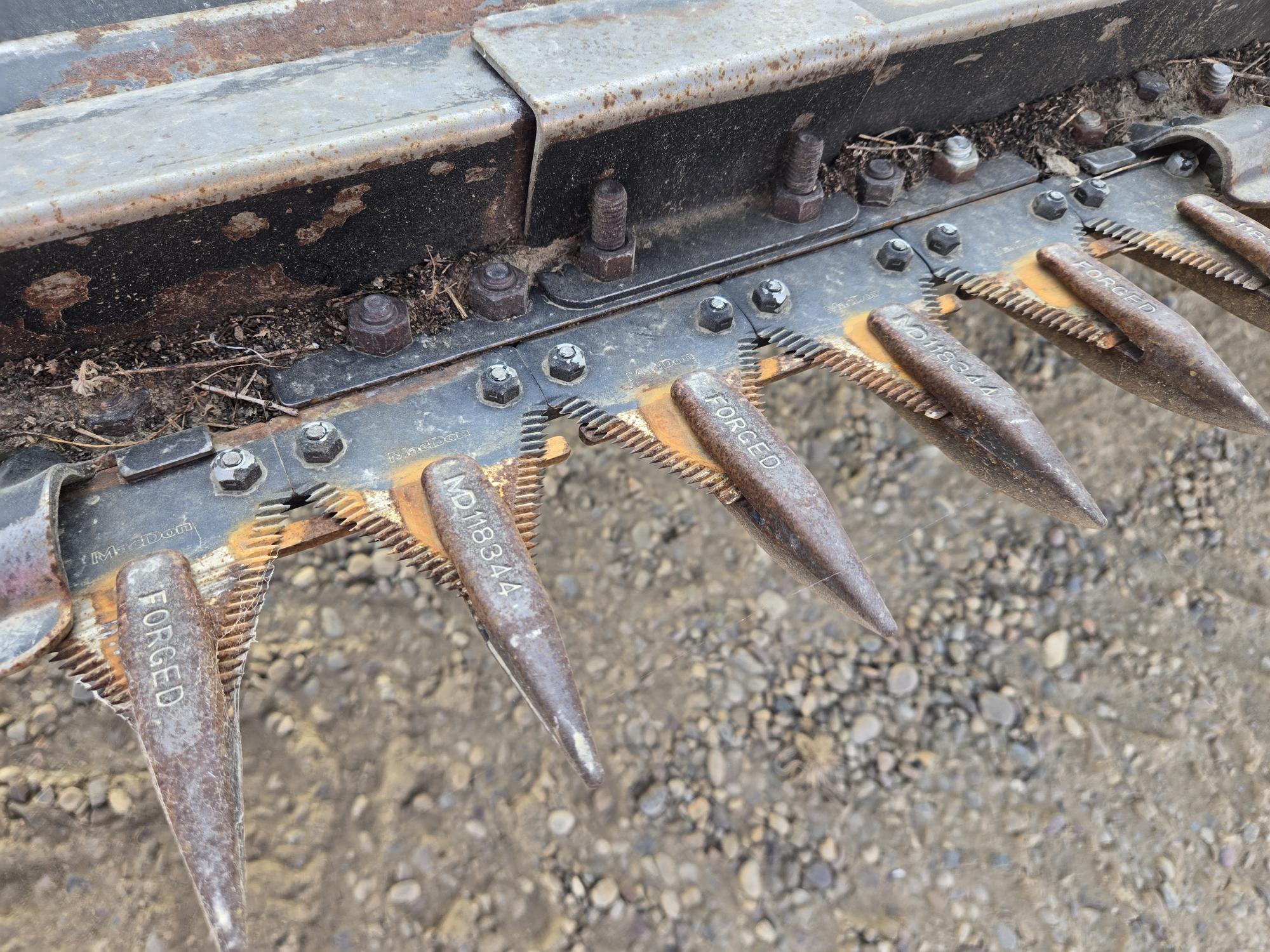 2016 MacDon FD75-35 Header Combine