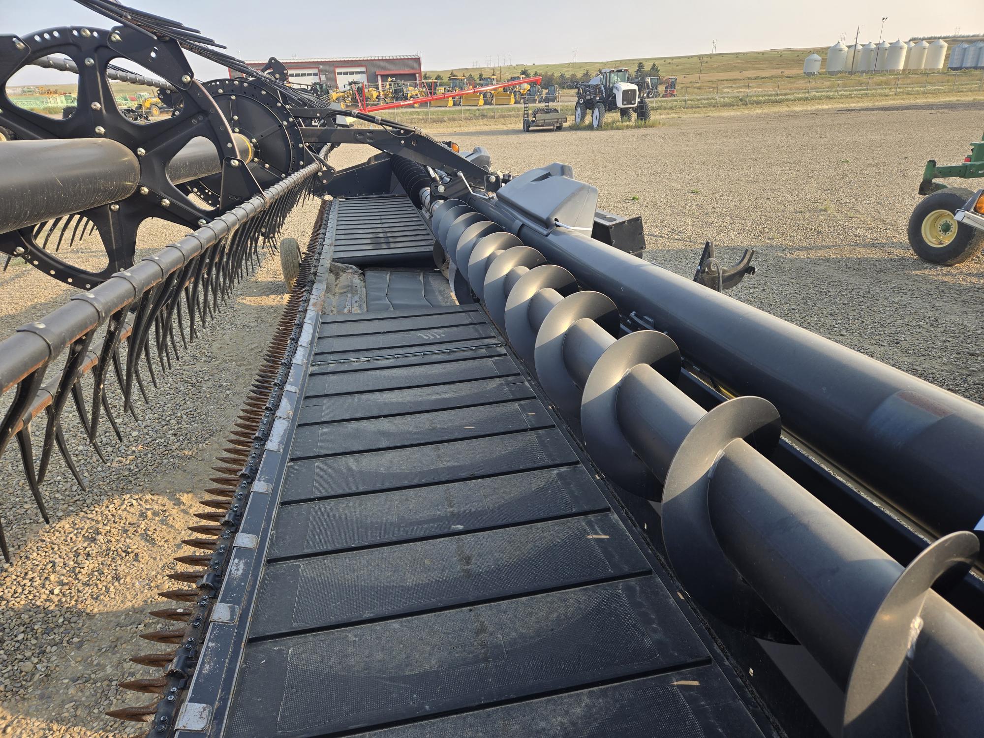 2016 MacDon FD75-35 Header Combine