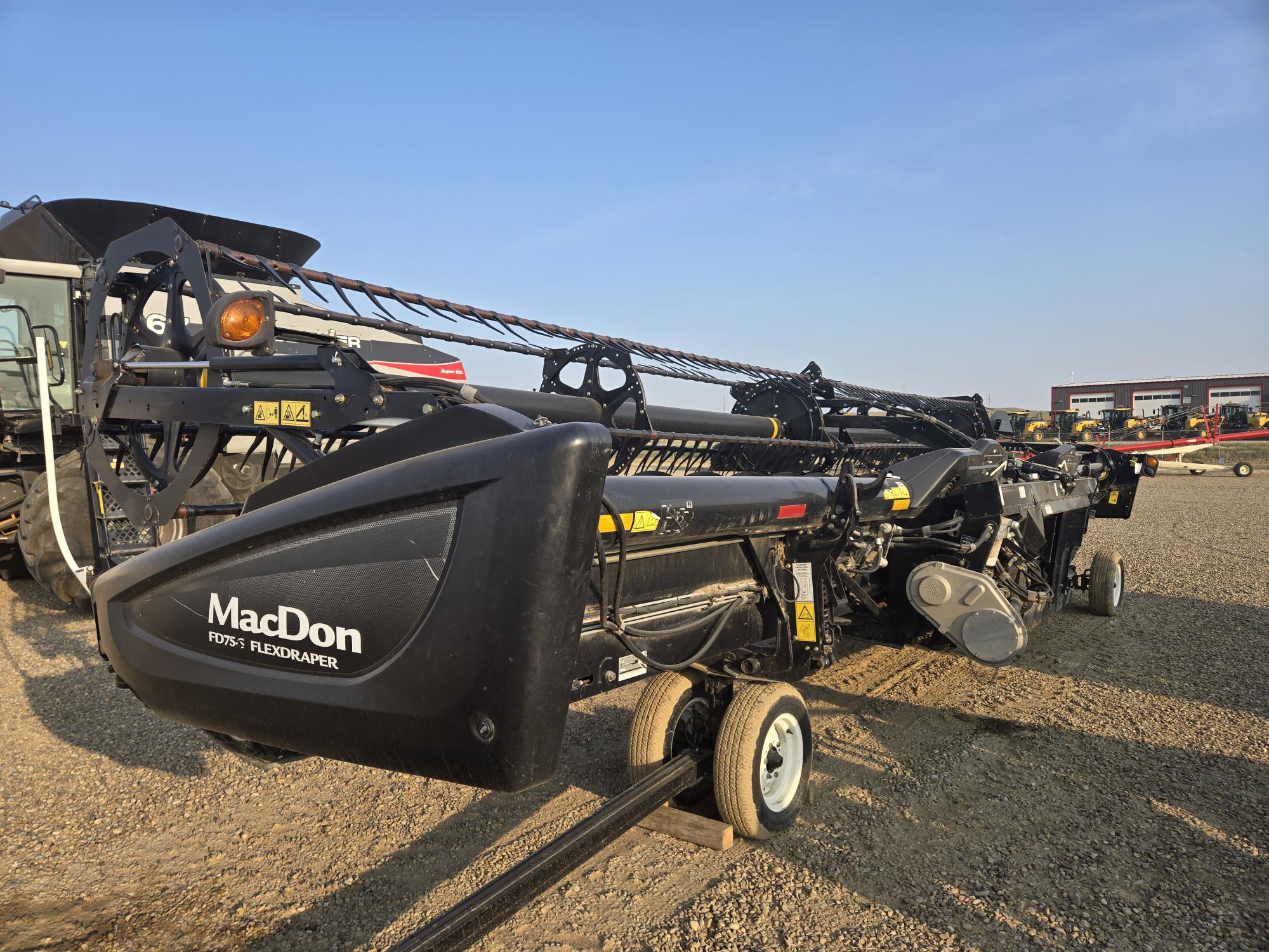 2016 MacDon FD75-35 Header Combine