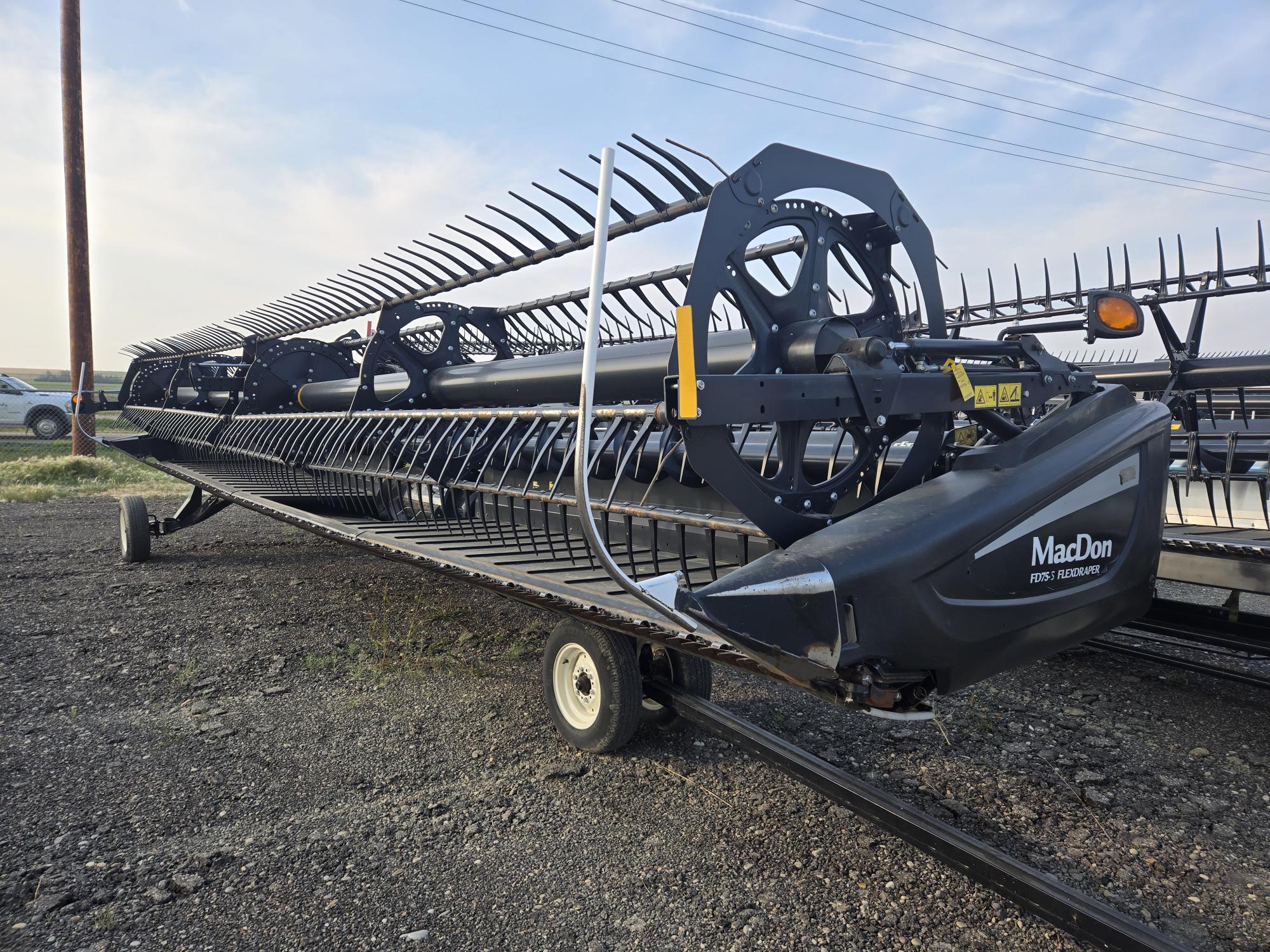 2018 MacDon FD75-35 Header Combine