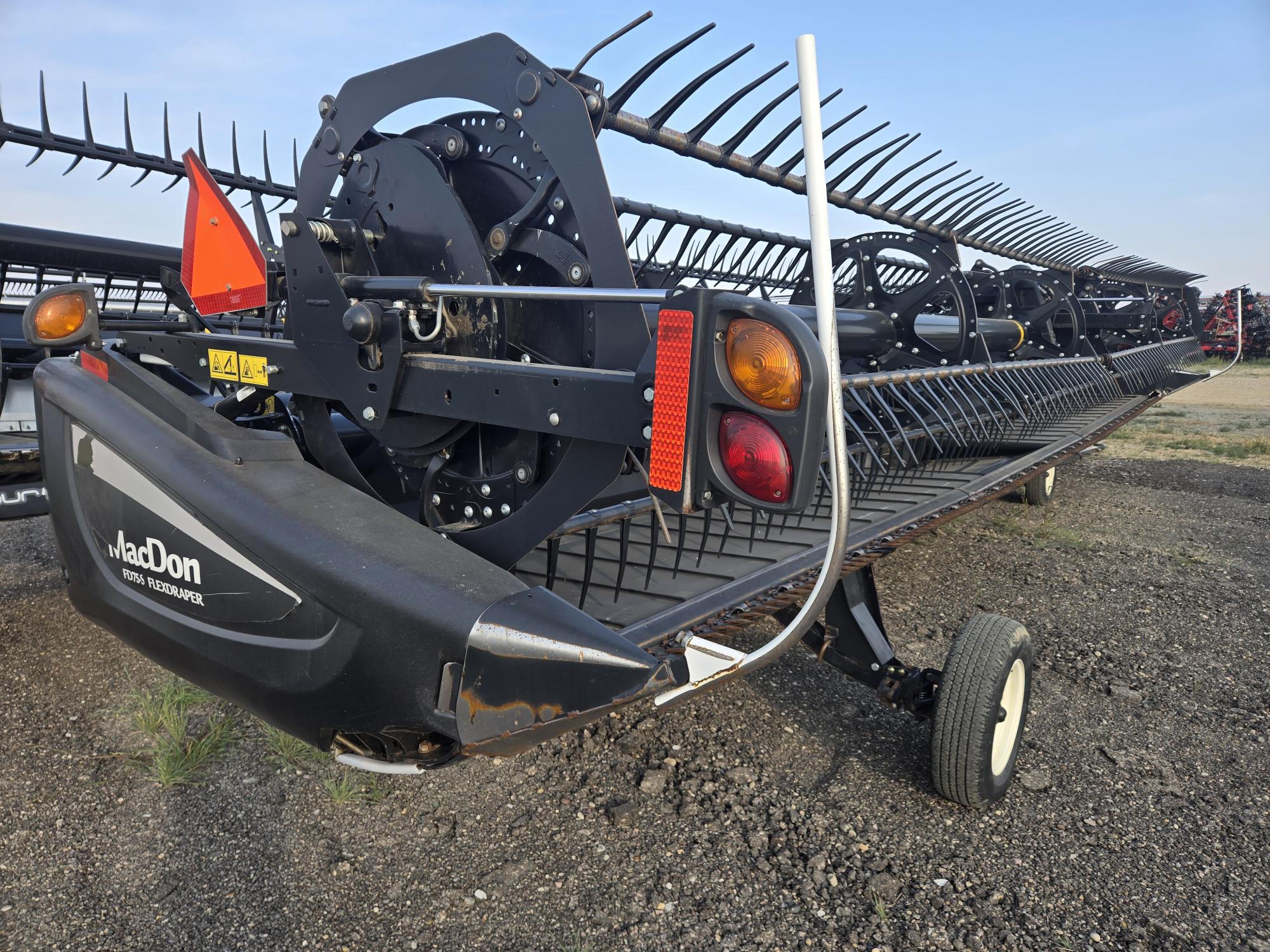 2018 MacDon FD75-35 Header Combine