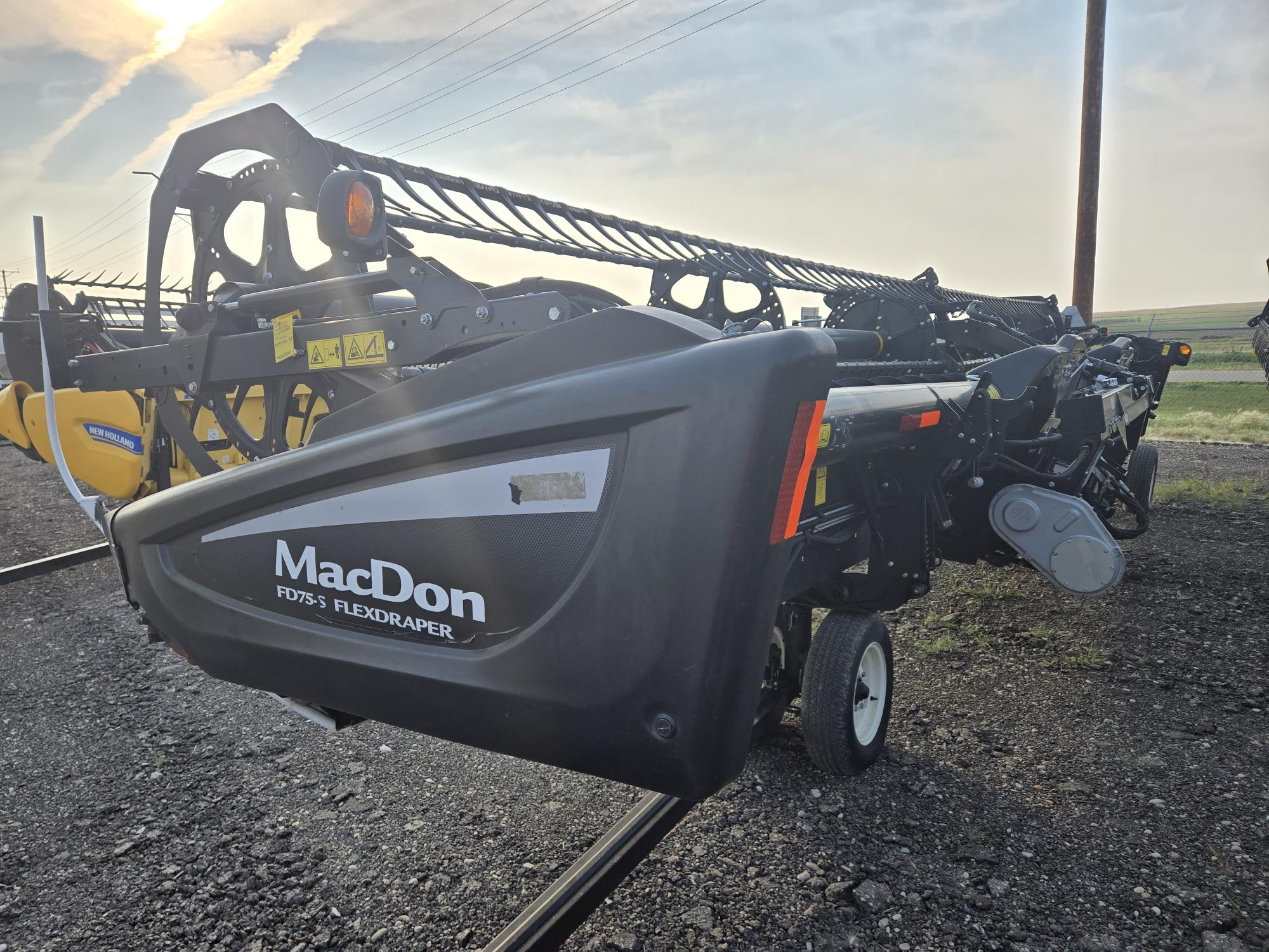2018 MacDon FD75-35 Header Combine