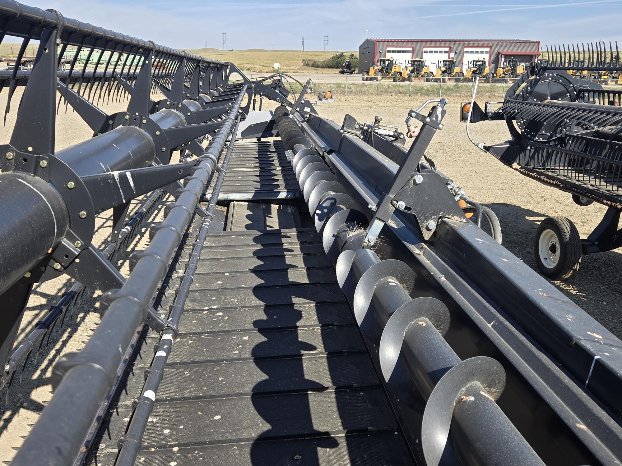 2014 Honey Bee SP36 Header Combine