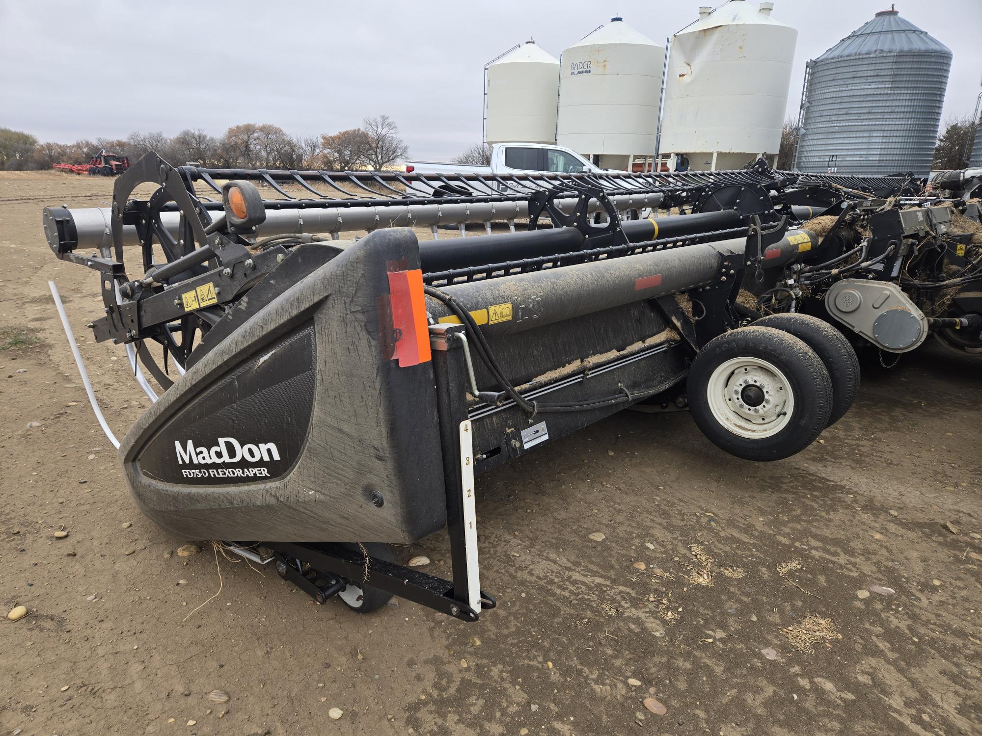 2017 MacDon FD75-40 Header Combine