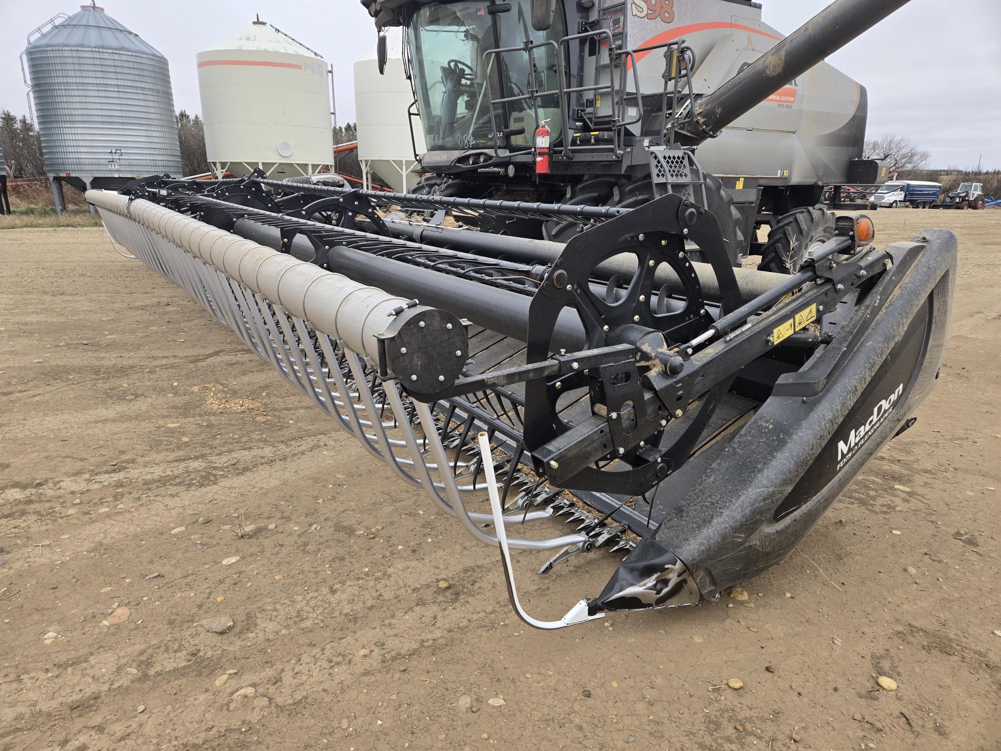 2017 MacDon FD75-40 Header Combine