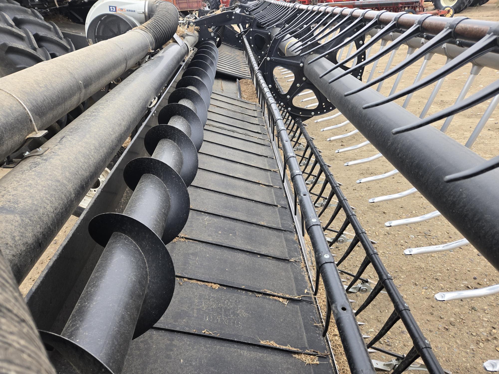 2017 MacDon FD75-40 Header Combine