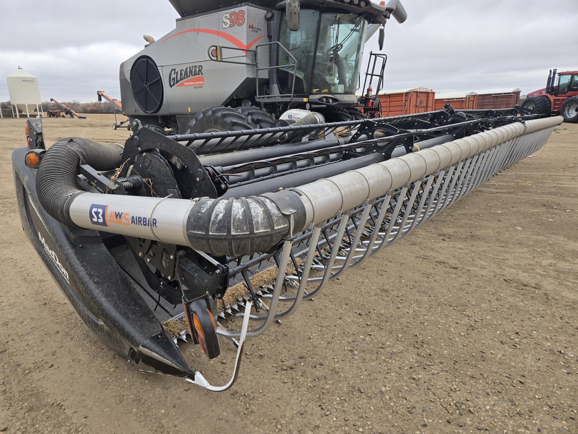 2017 MacDon FD75-40 Header Combine
