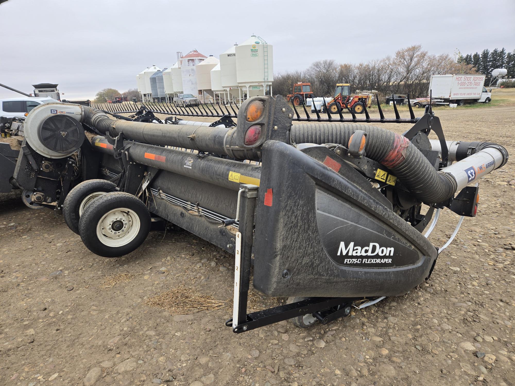 2013 MacDon FD75-40 Header Combine