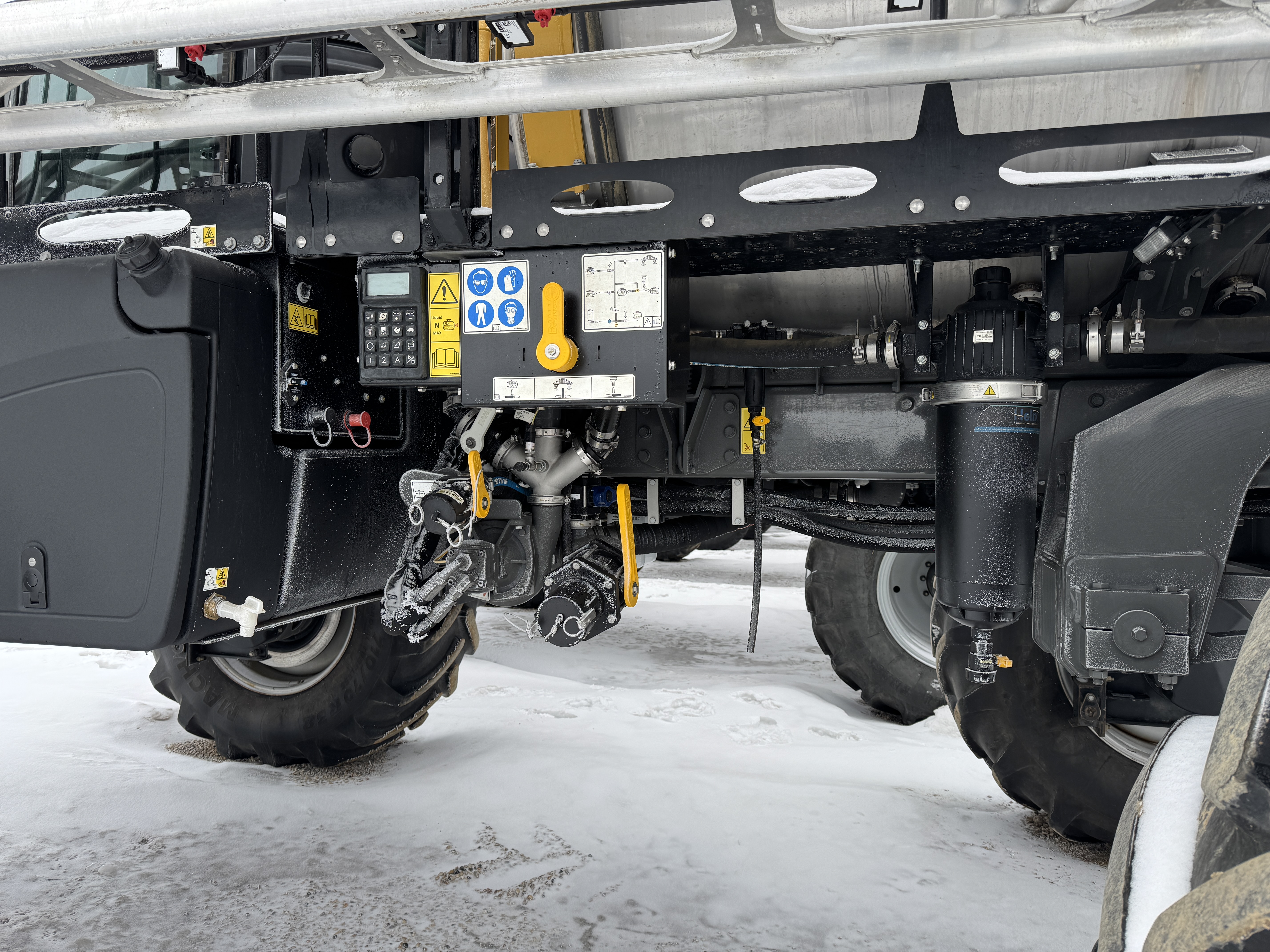 2022 RoGator RG1300C Sprayer/High Clearance